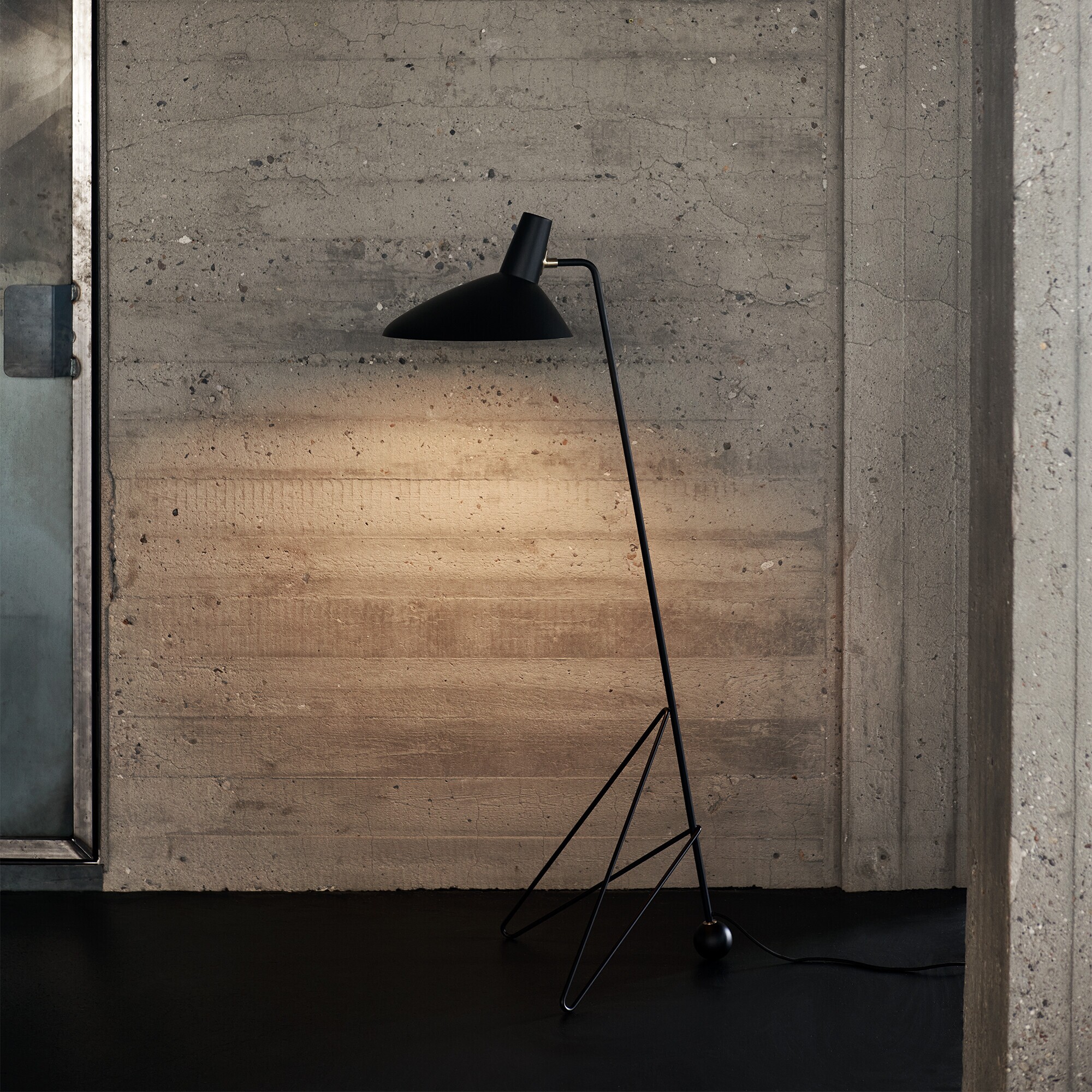 Tripod HM8 Floor Lamp
