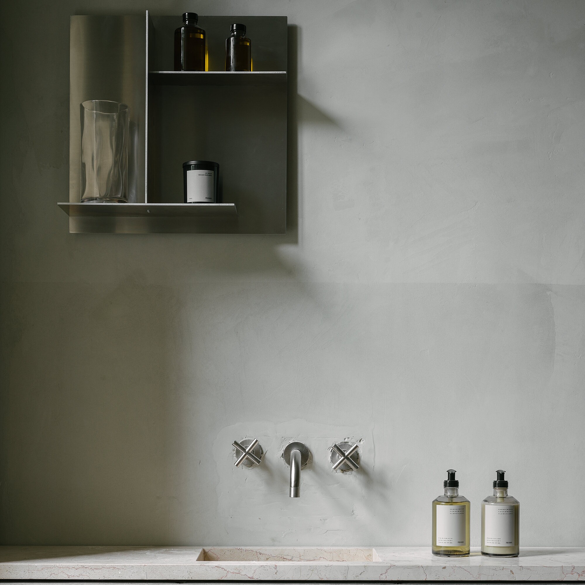 Rivet Wall Shelf 44,6x44,6x16,1cm