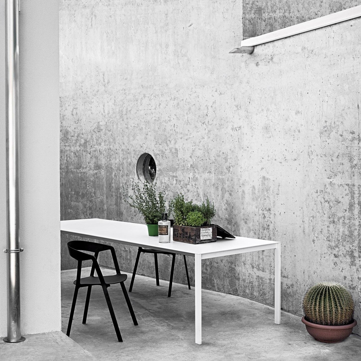 Thin-K Aluminium Table