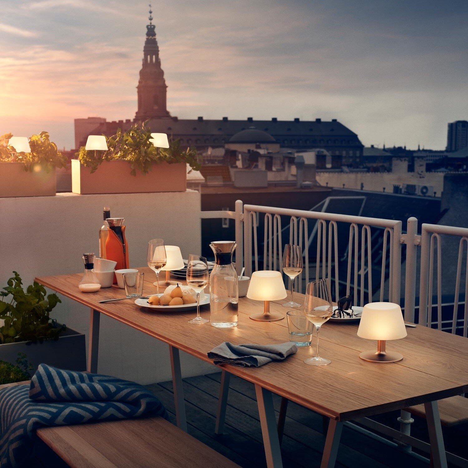 SunLight Solar Table Lamp