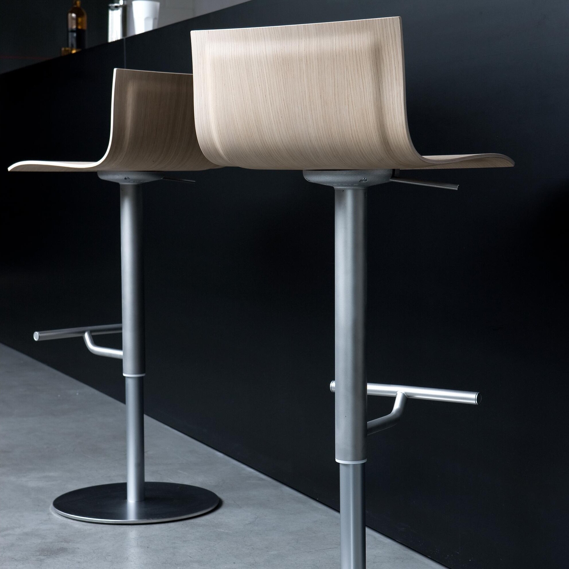 Thin S24 Bar Stool Seat Oak 54-79cm