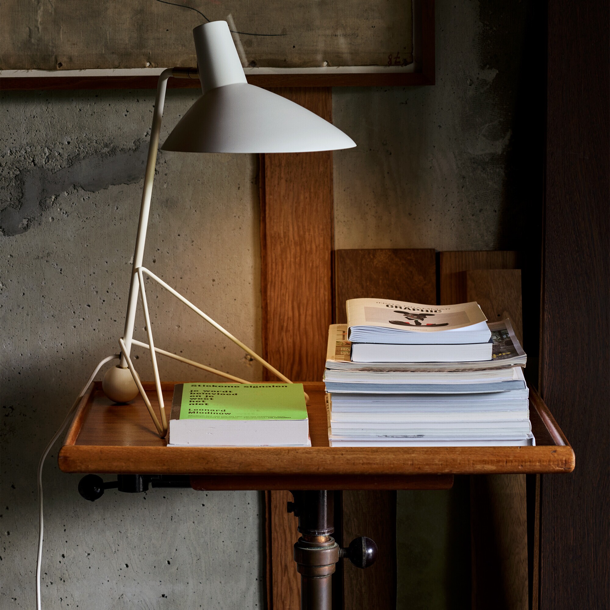 Tripod HM9 Table Lamp