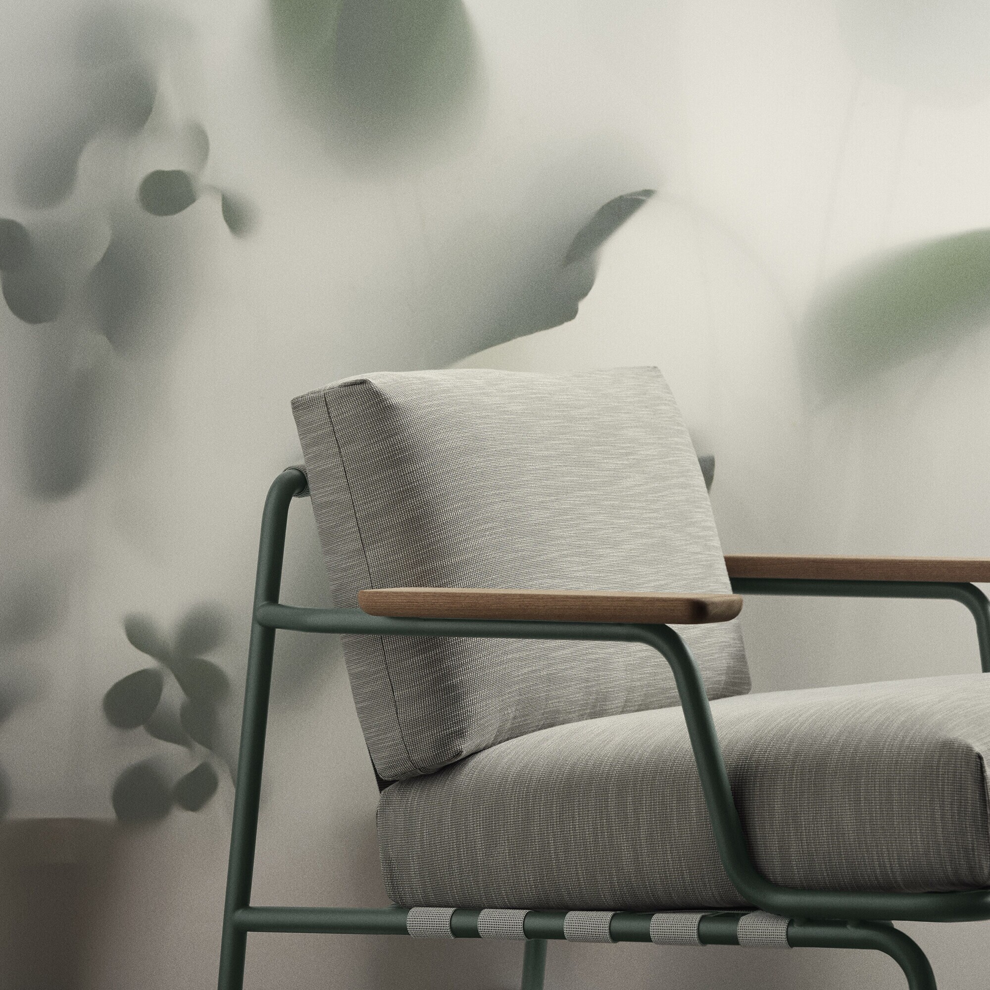 Settle Outdoor Lounge Chair