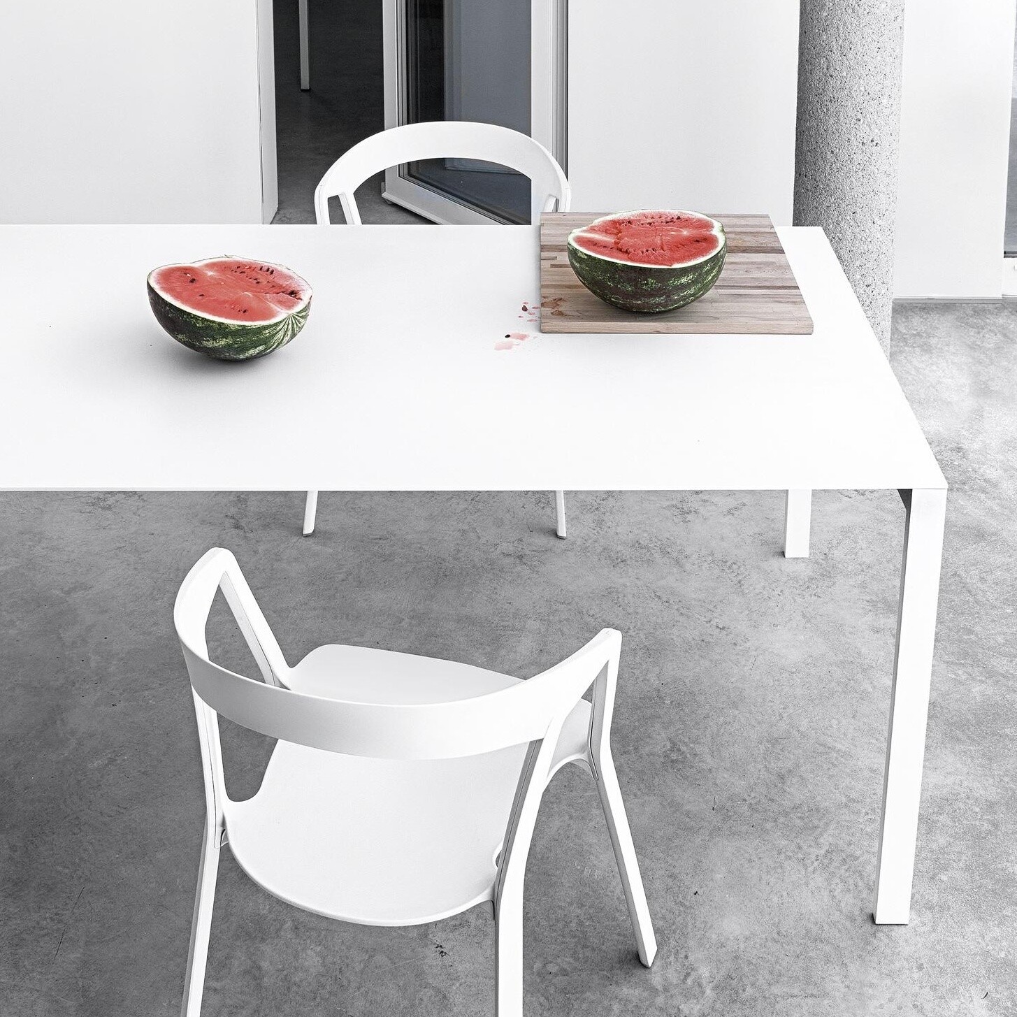 Thin-K Longo Aluminium Table