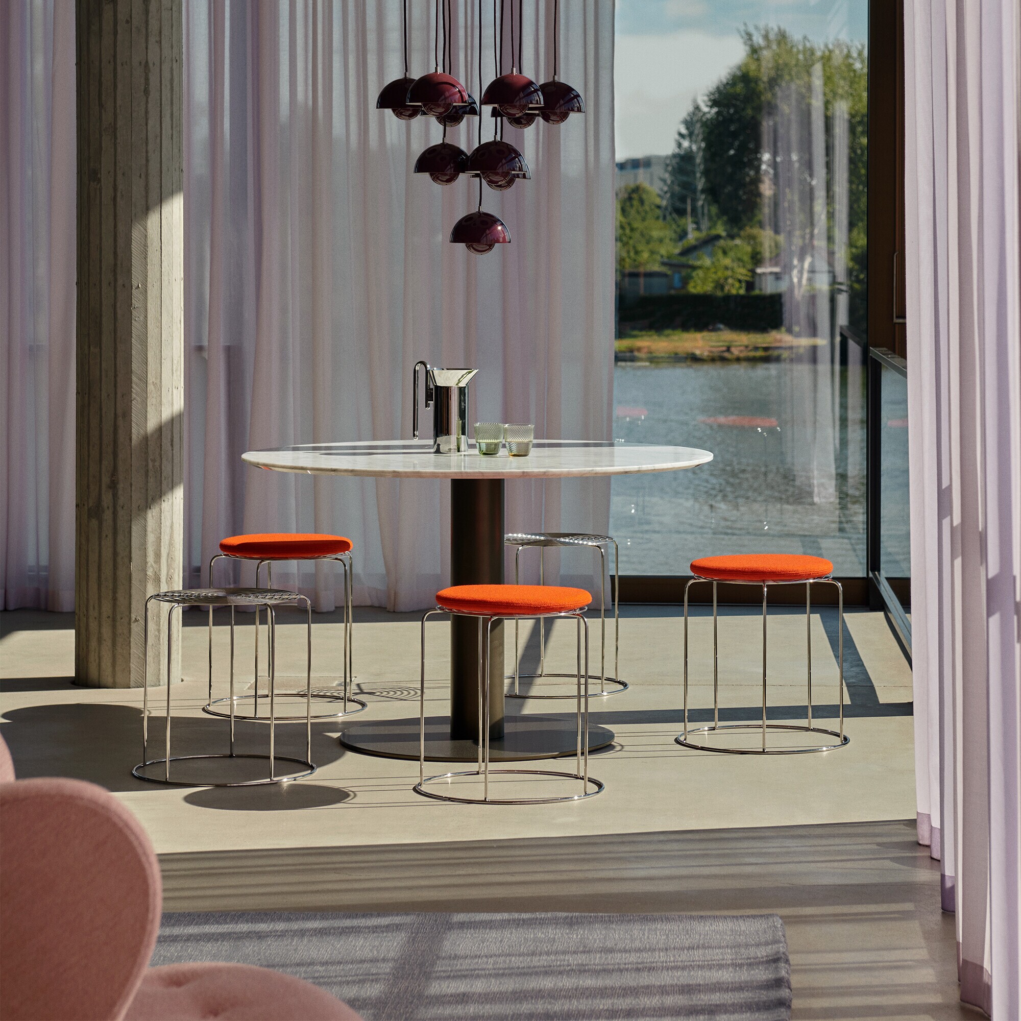 Wire VP11 Stool with Seat Pad