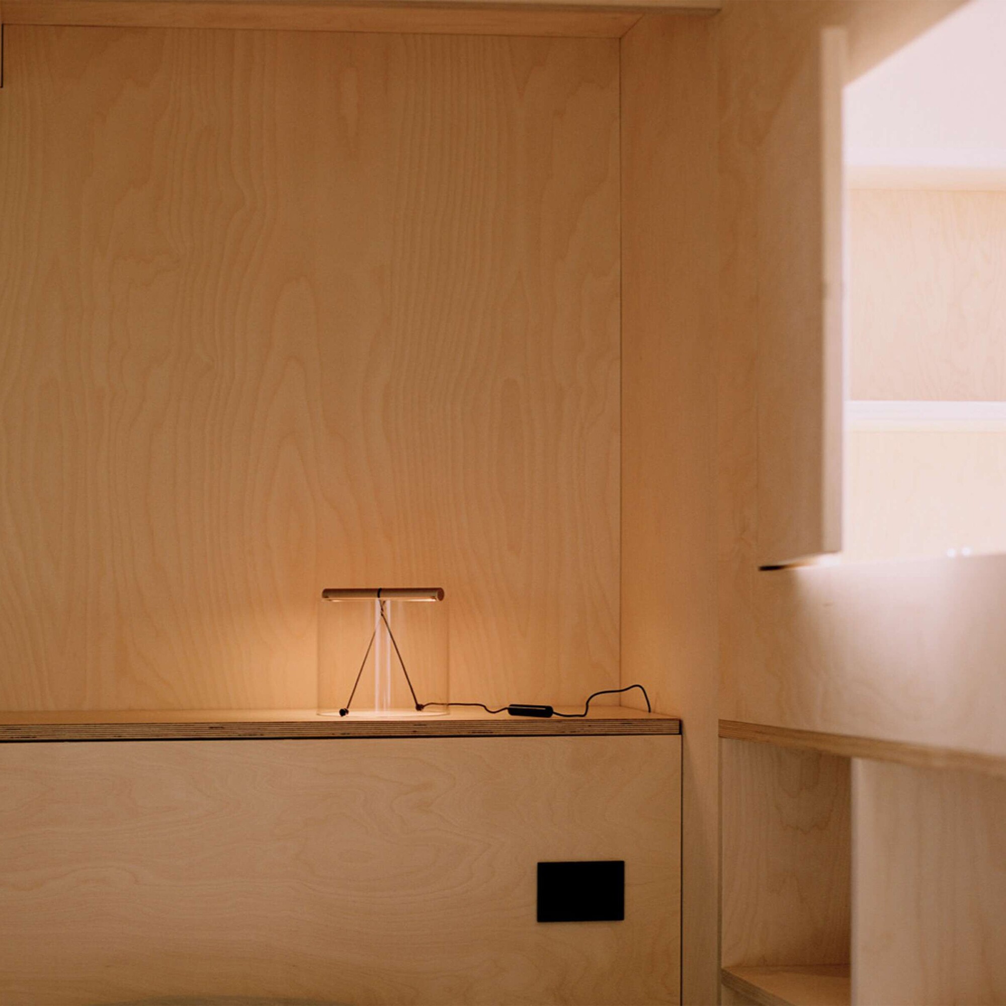 To-Tie T1 LED Table Lamp