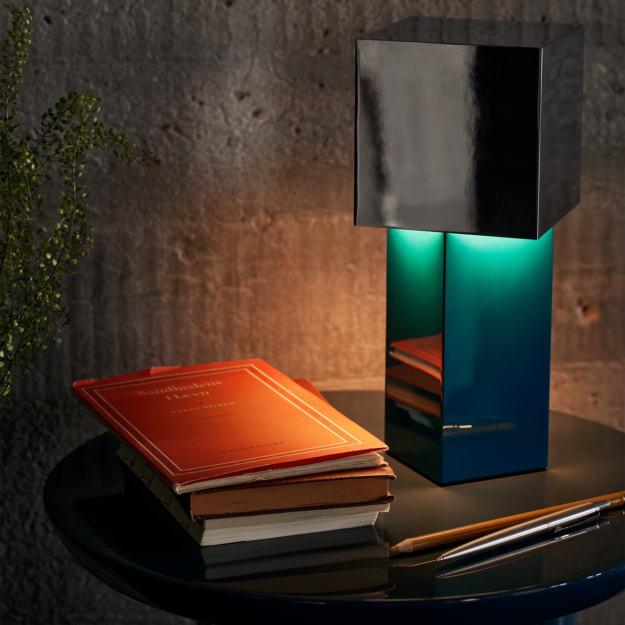 Pivot Portable ATD7 Lamp with Battery