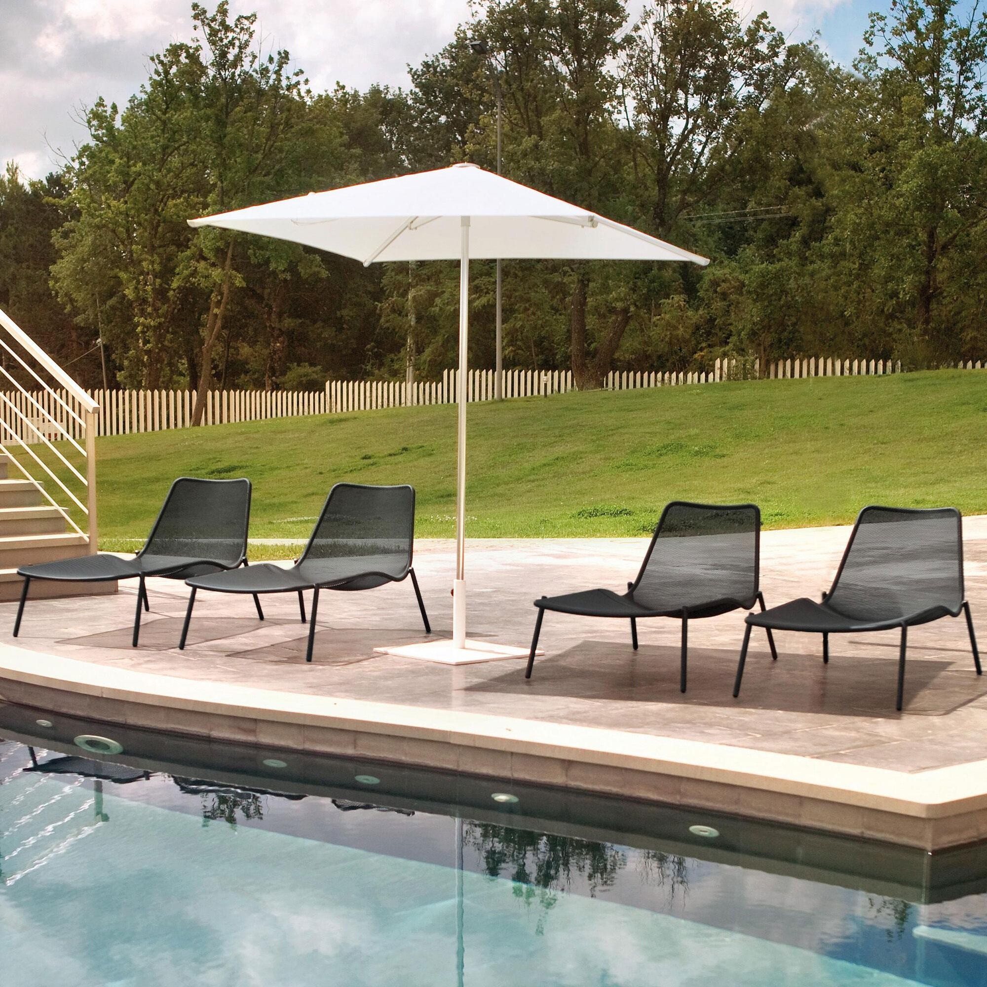 Round Outdoor Lounger