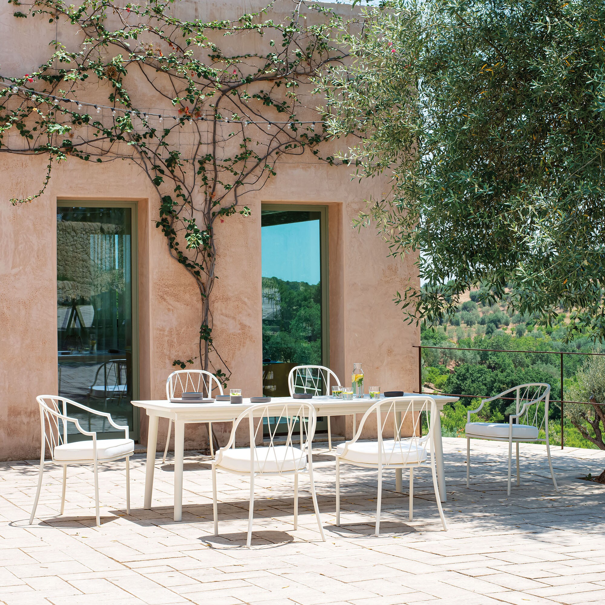 Plus4 Extendable Garden Table 160x90cm