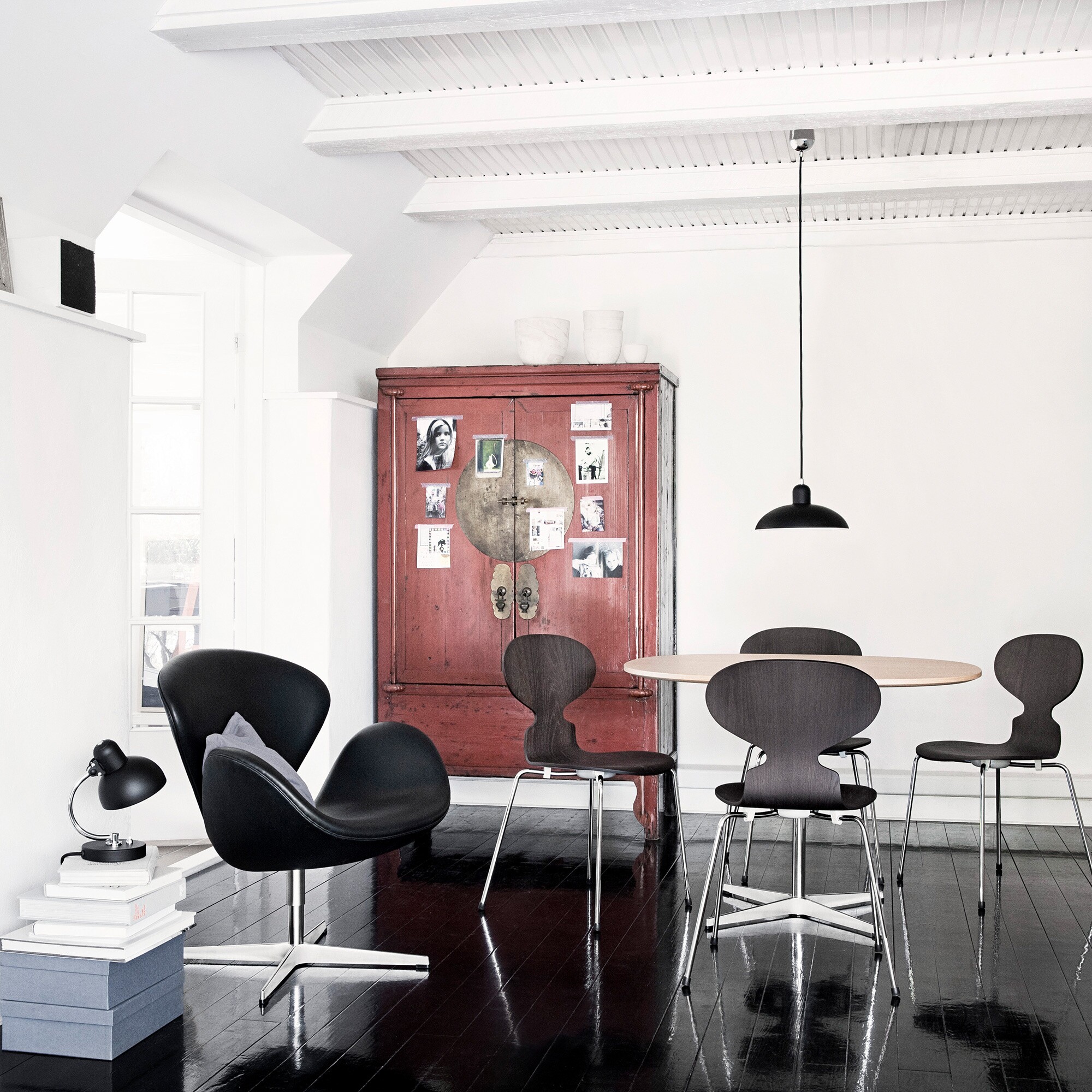 Swan™ Chair Leather