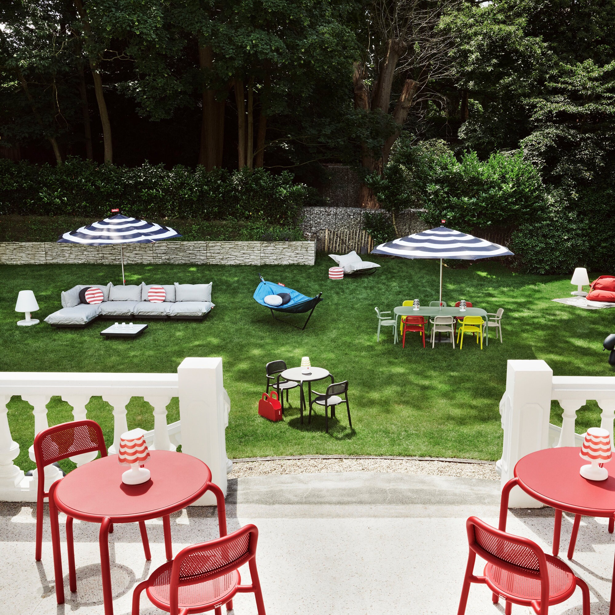 Toní Garden Table + Garden Armchair