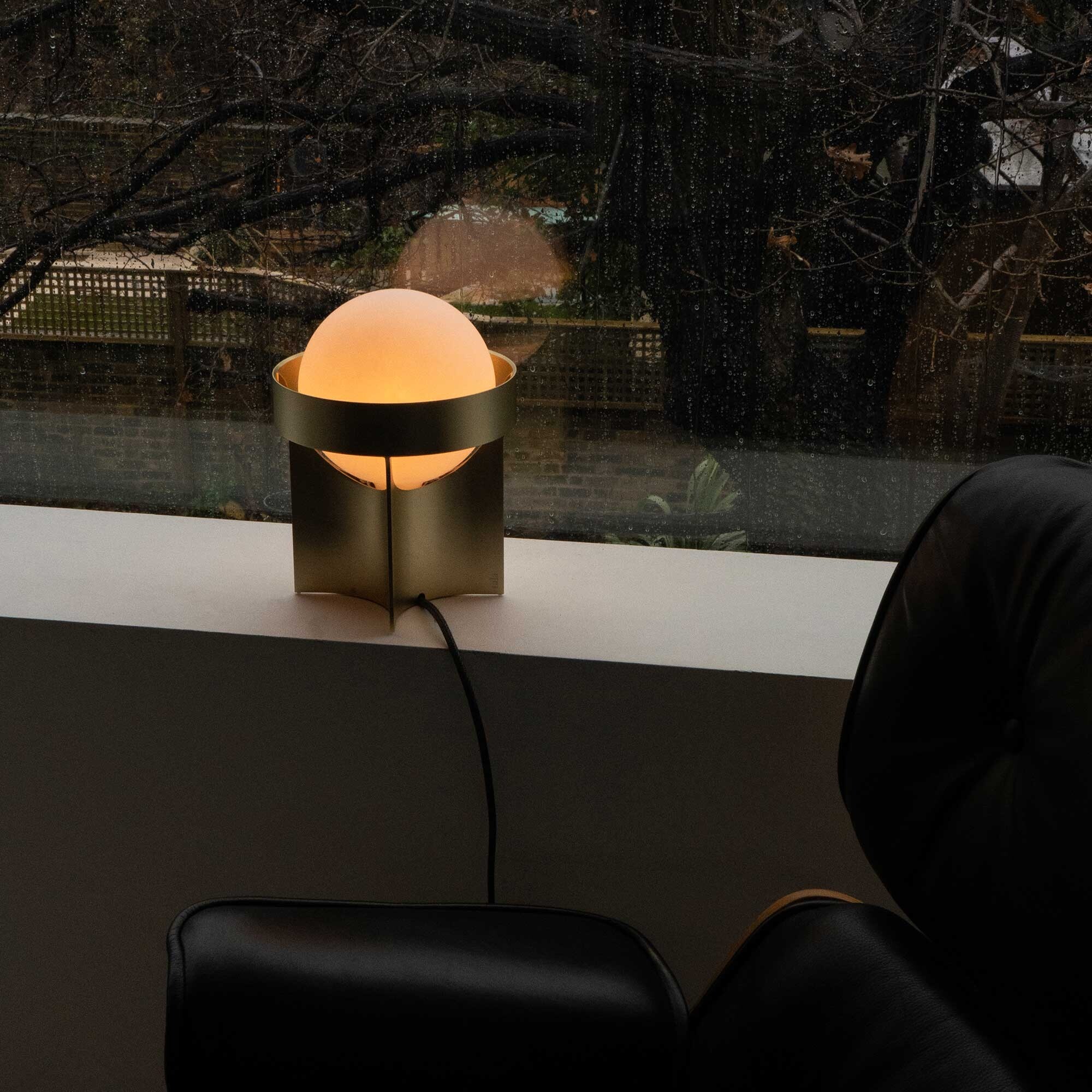 Loop Table Lamp L + Sphere IV