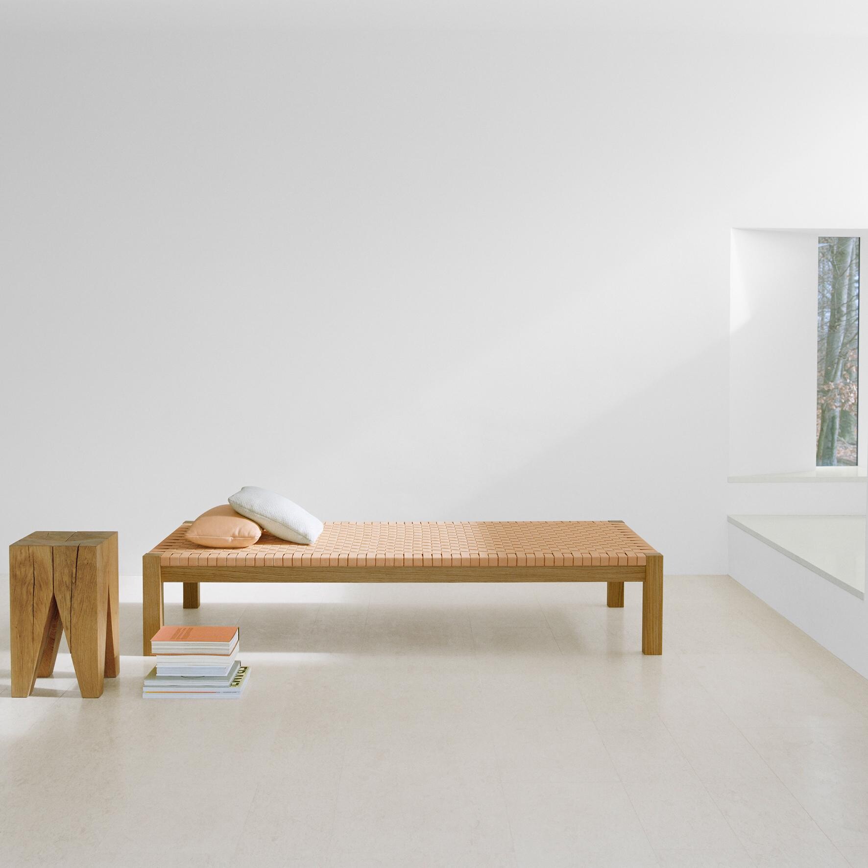 ST04 Backenzahn Stool