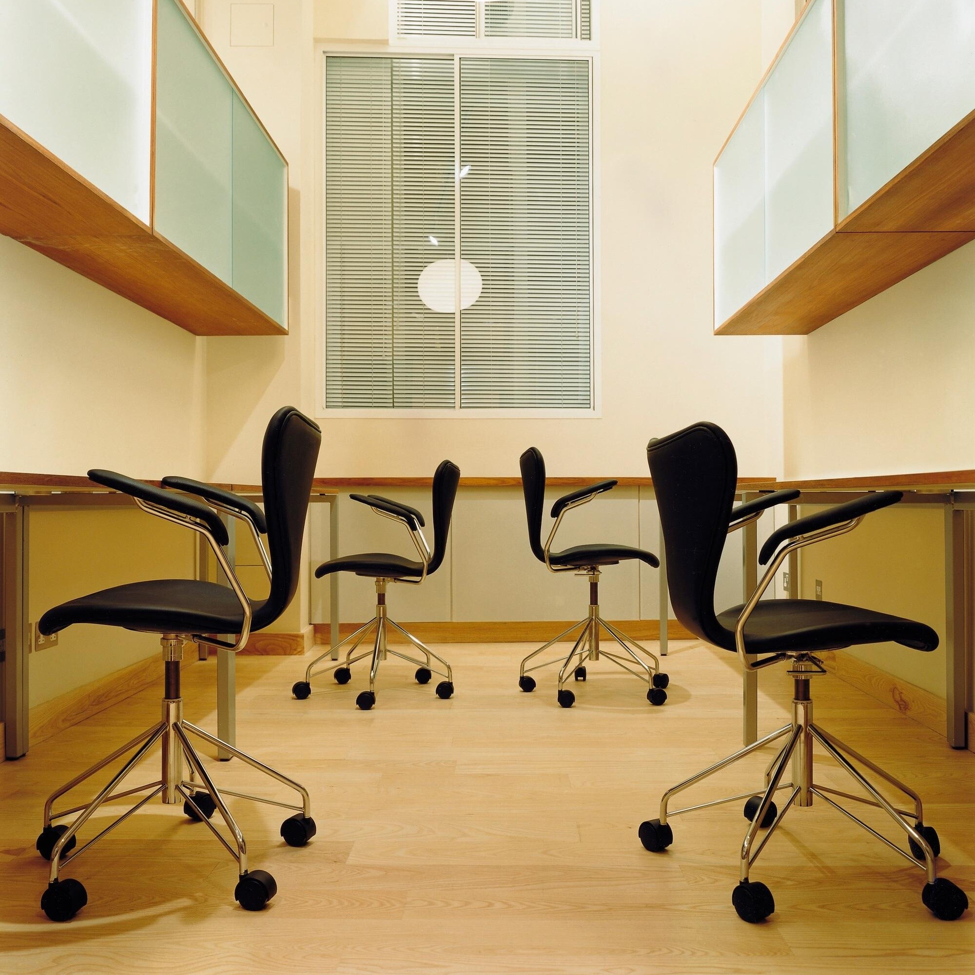 Series 7™ Swivel Armrest Chair / Office Chair