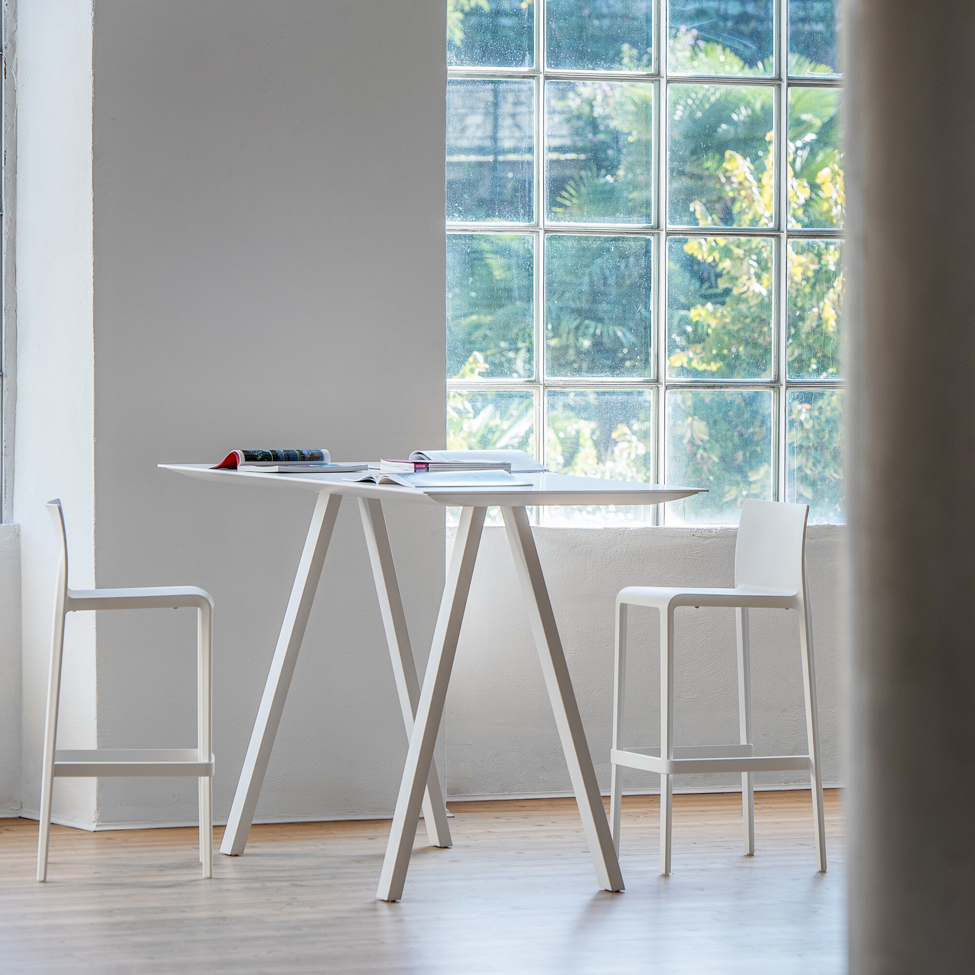 Volt 678 Outdoor Bar Stool