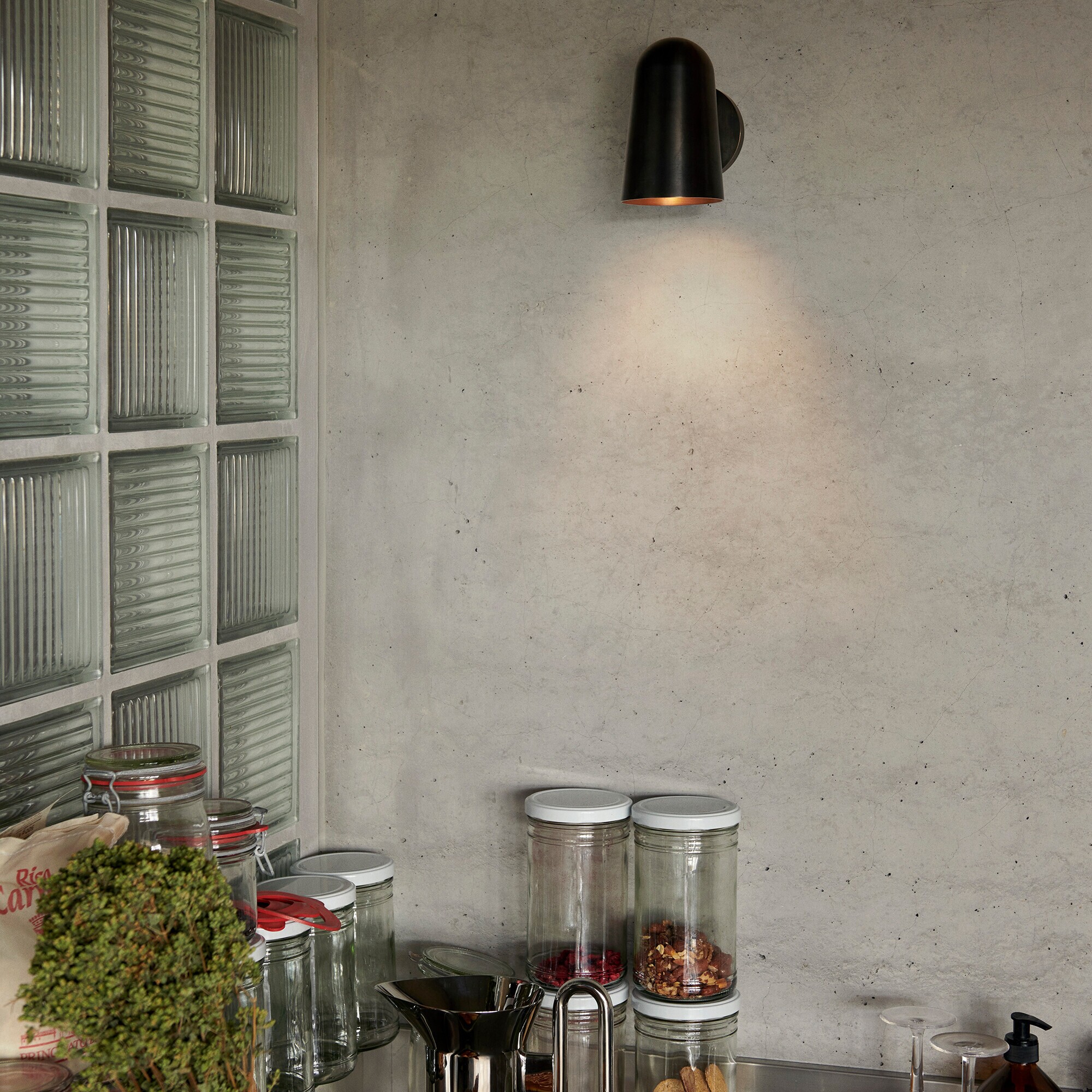 Solid SC105 Outdoor Wall Lamp