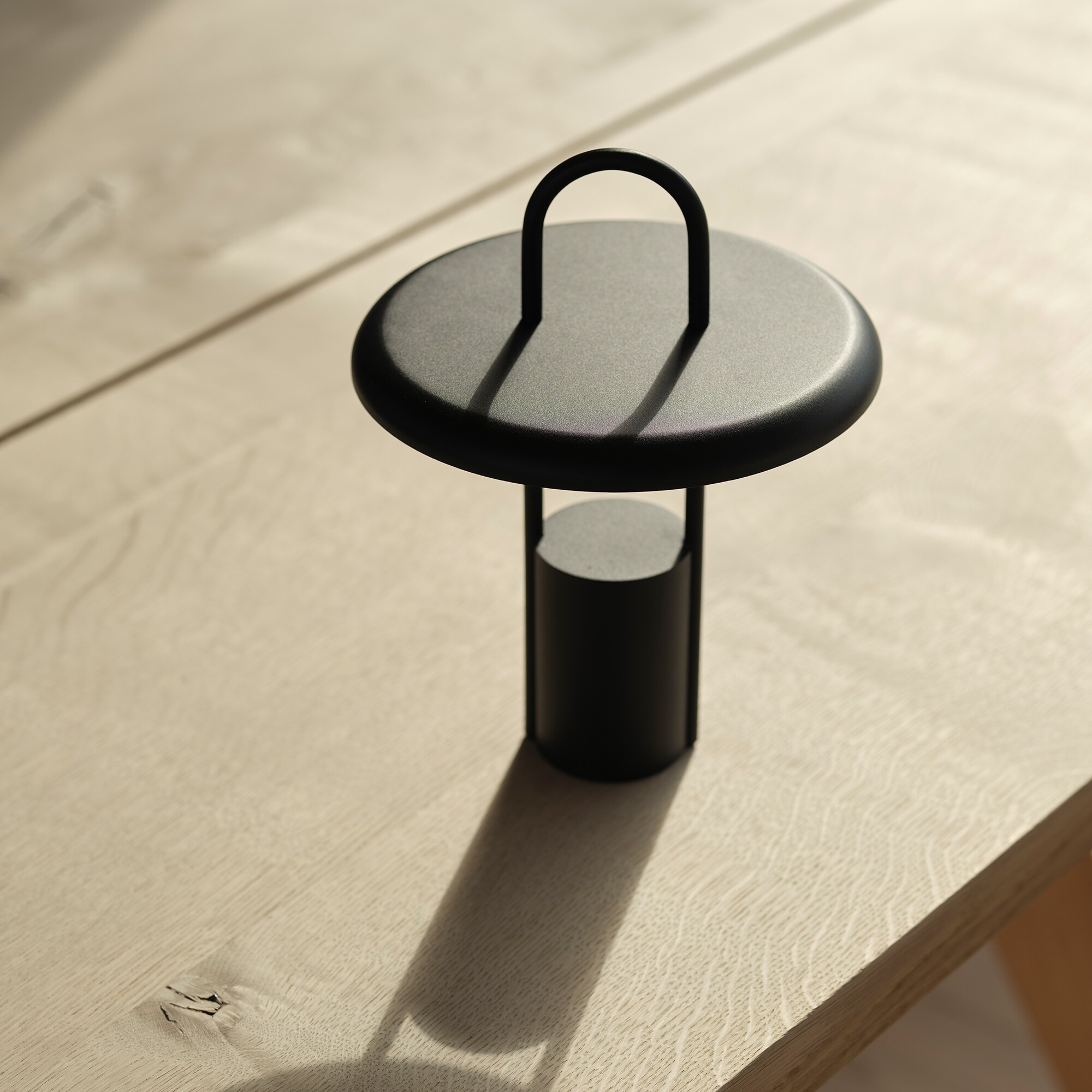 Pier LED Lamp with Battery