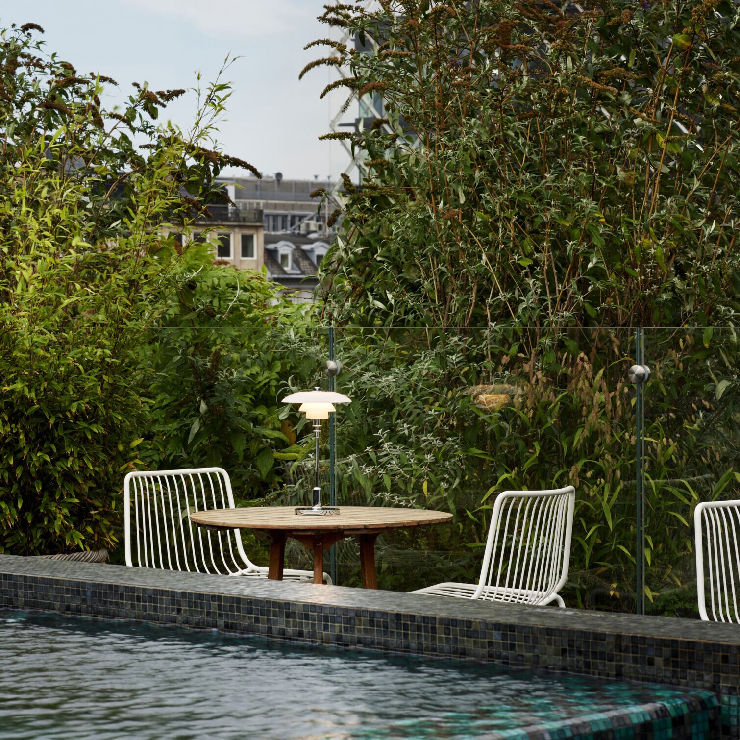 PH 2/1 Portable LED Table Lamp with Battery