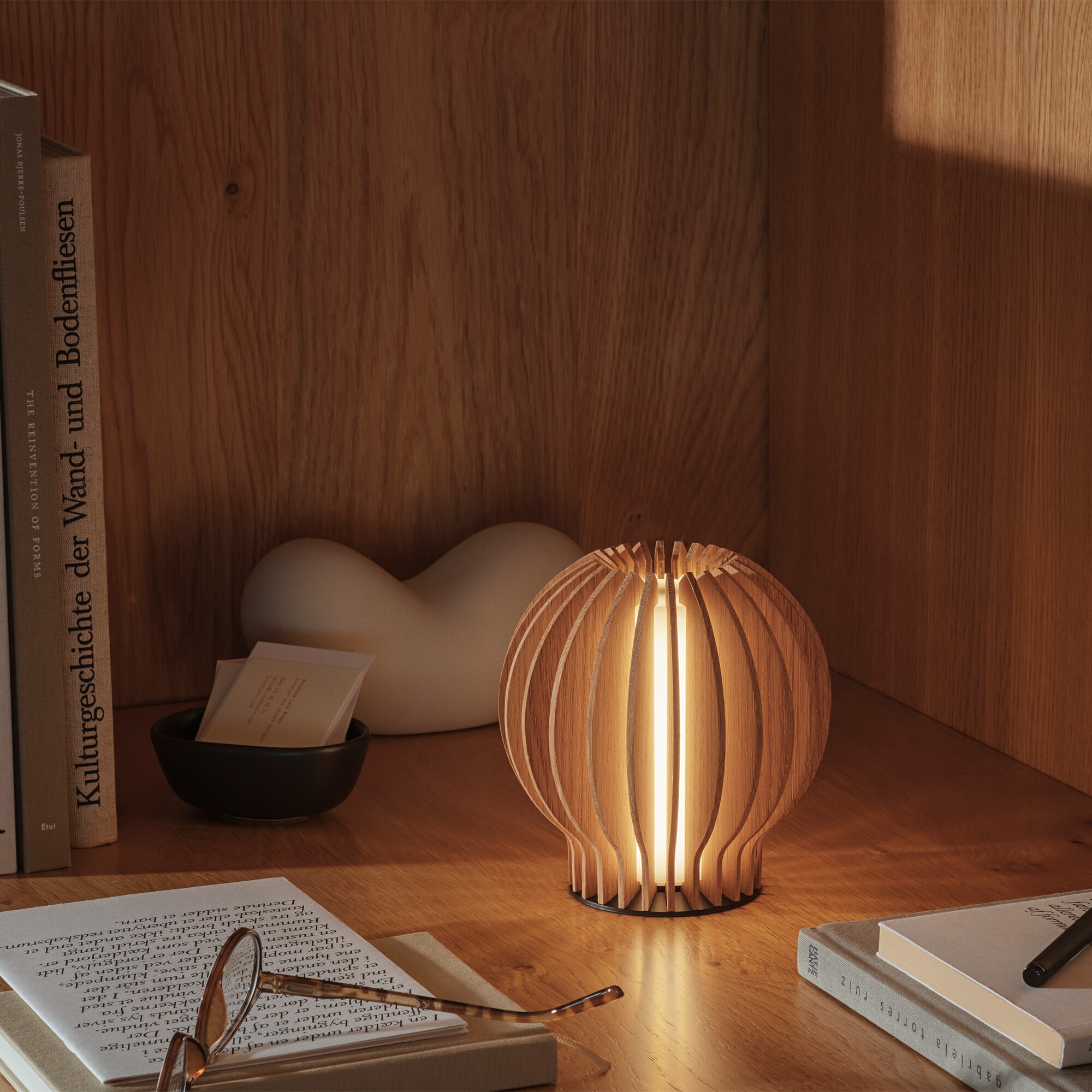 Radiant LED Lamp with Battery Round