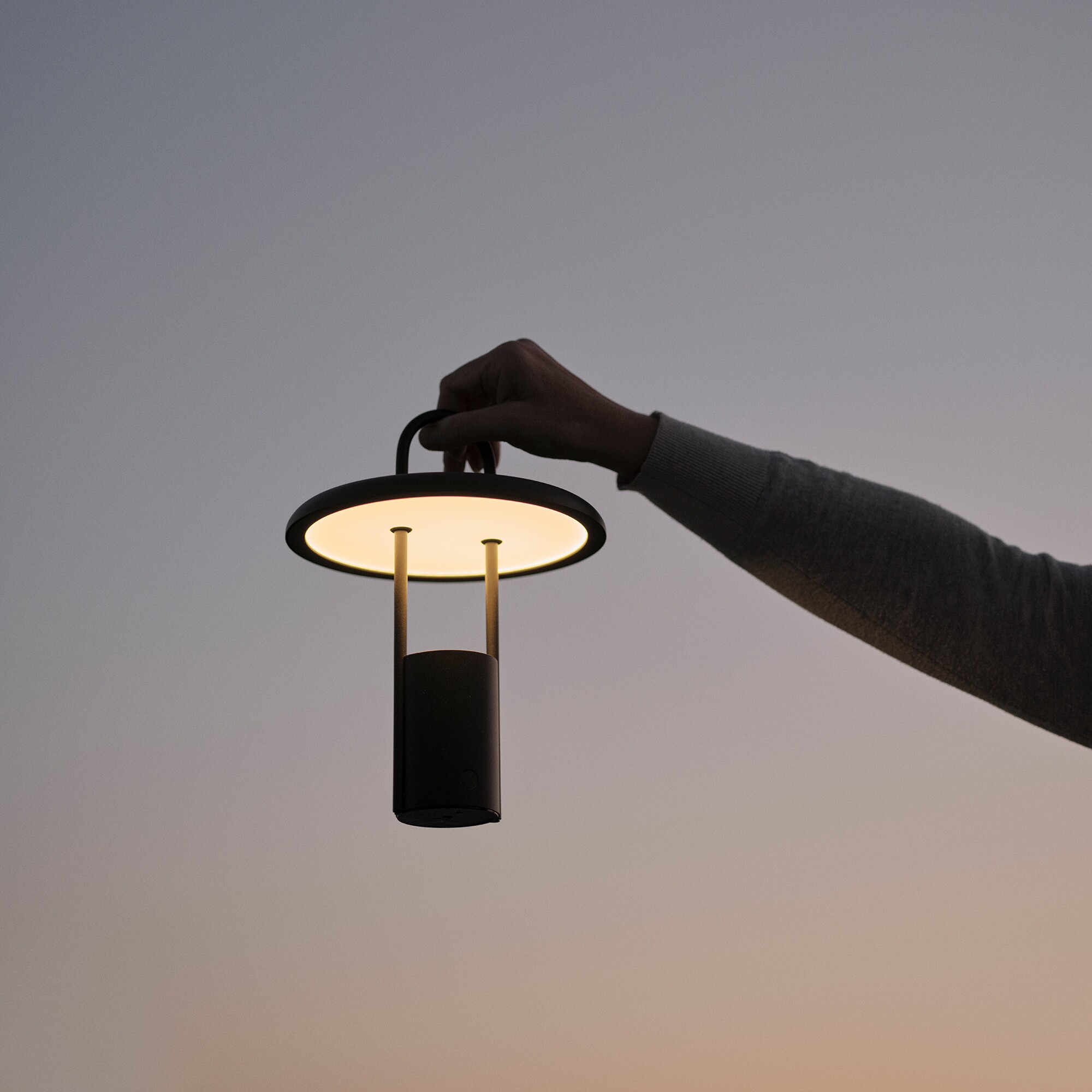 Pier LED Lamp with Battery