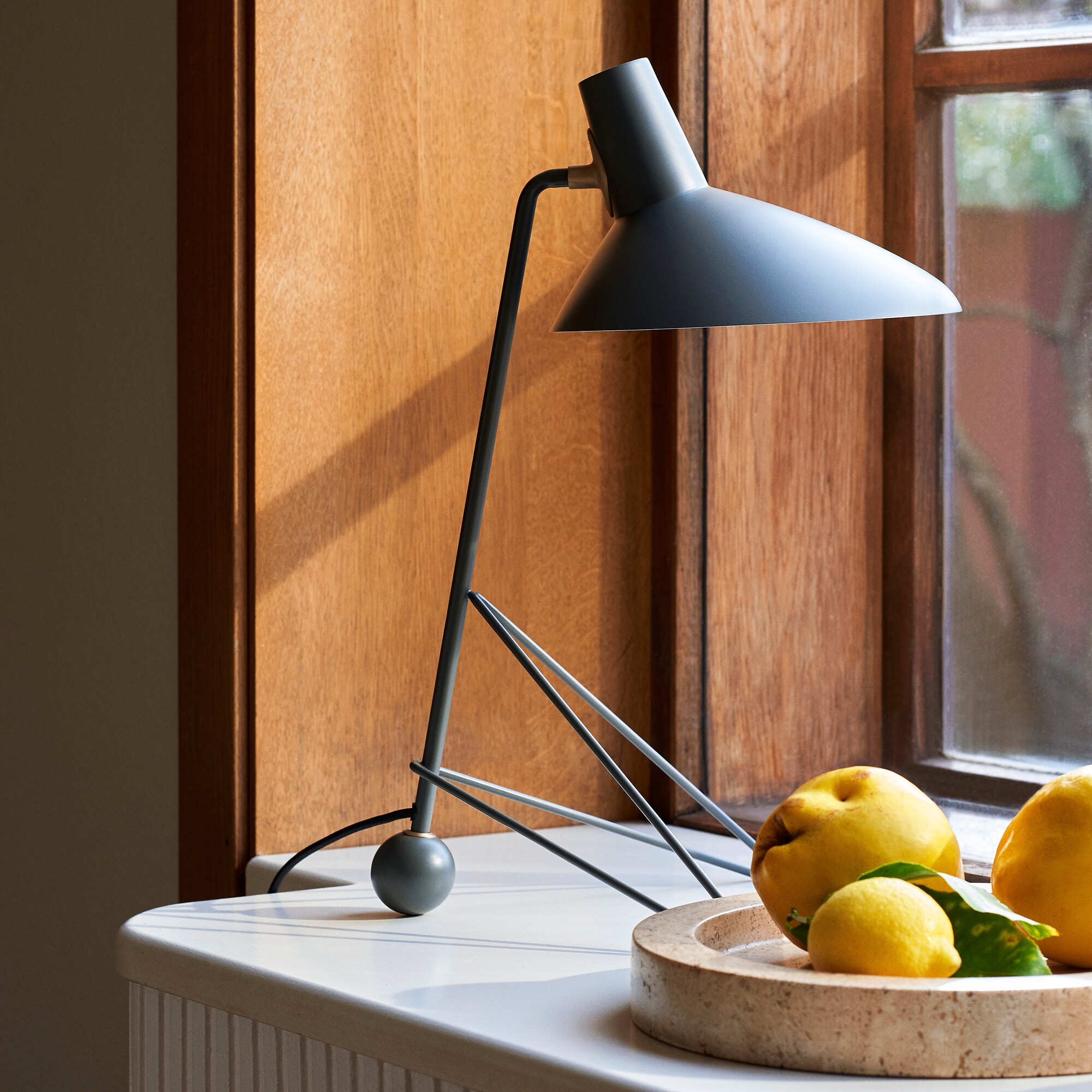 Tripod HM9 Table Lamp