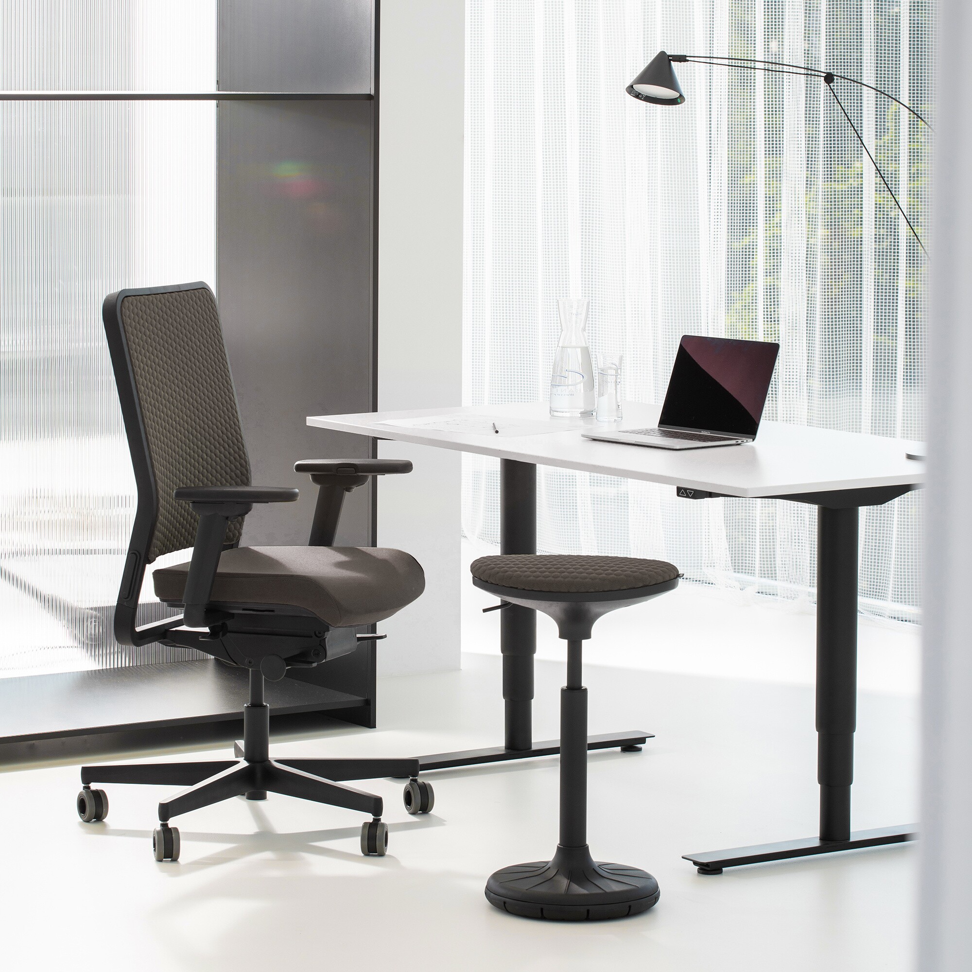 W1C Low Office Chair Backrest Flat Upholstery