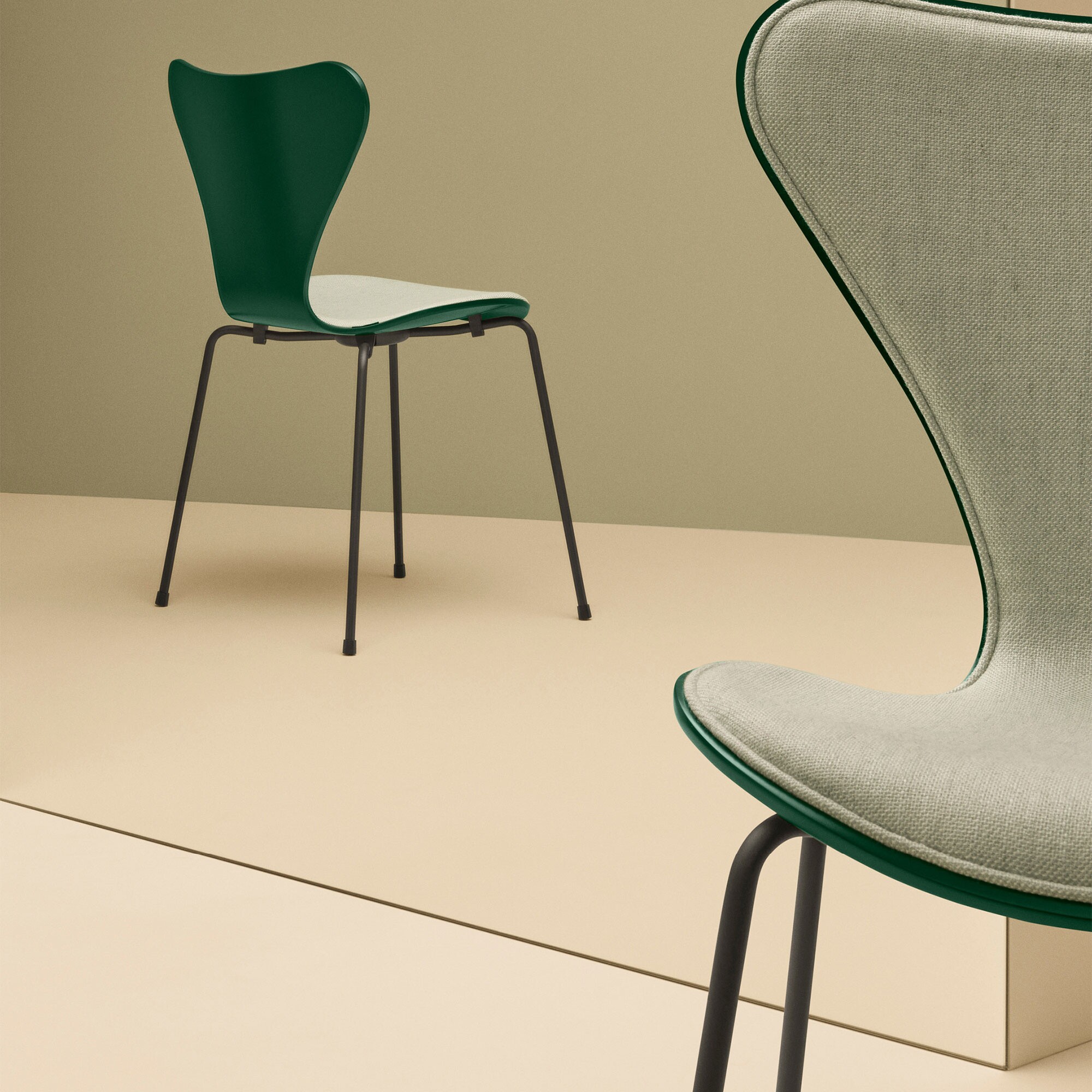 Series 7™ Chair Front Upholstered Brown Bronze