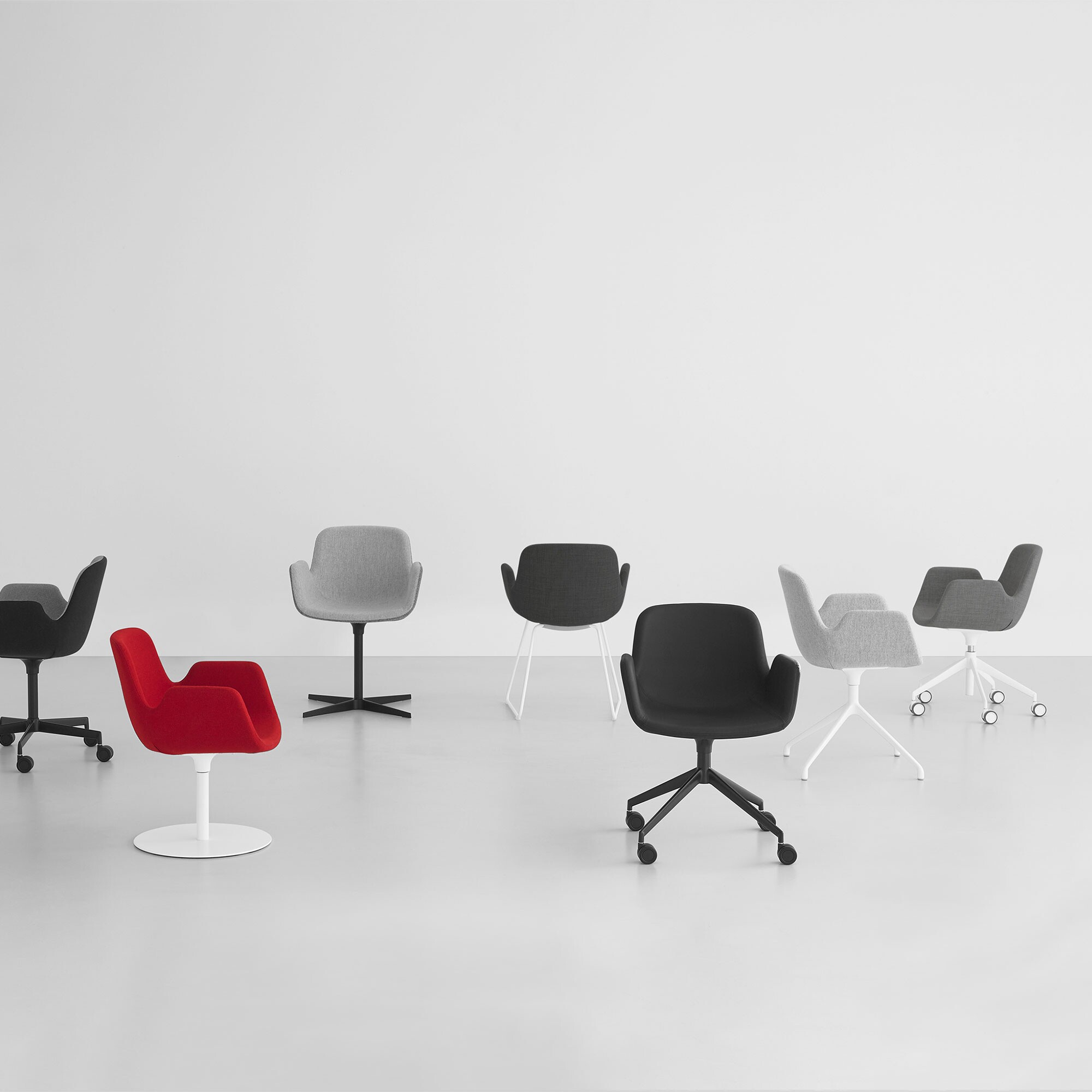 Pass S135 Armchair with Wheels 78-88cm