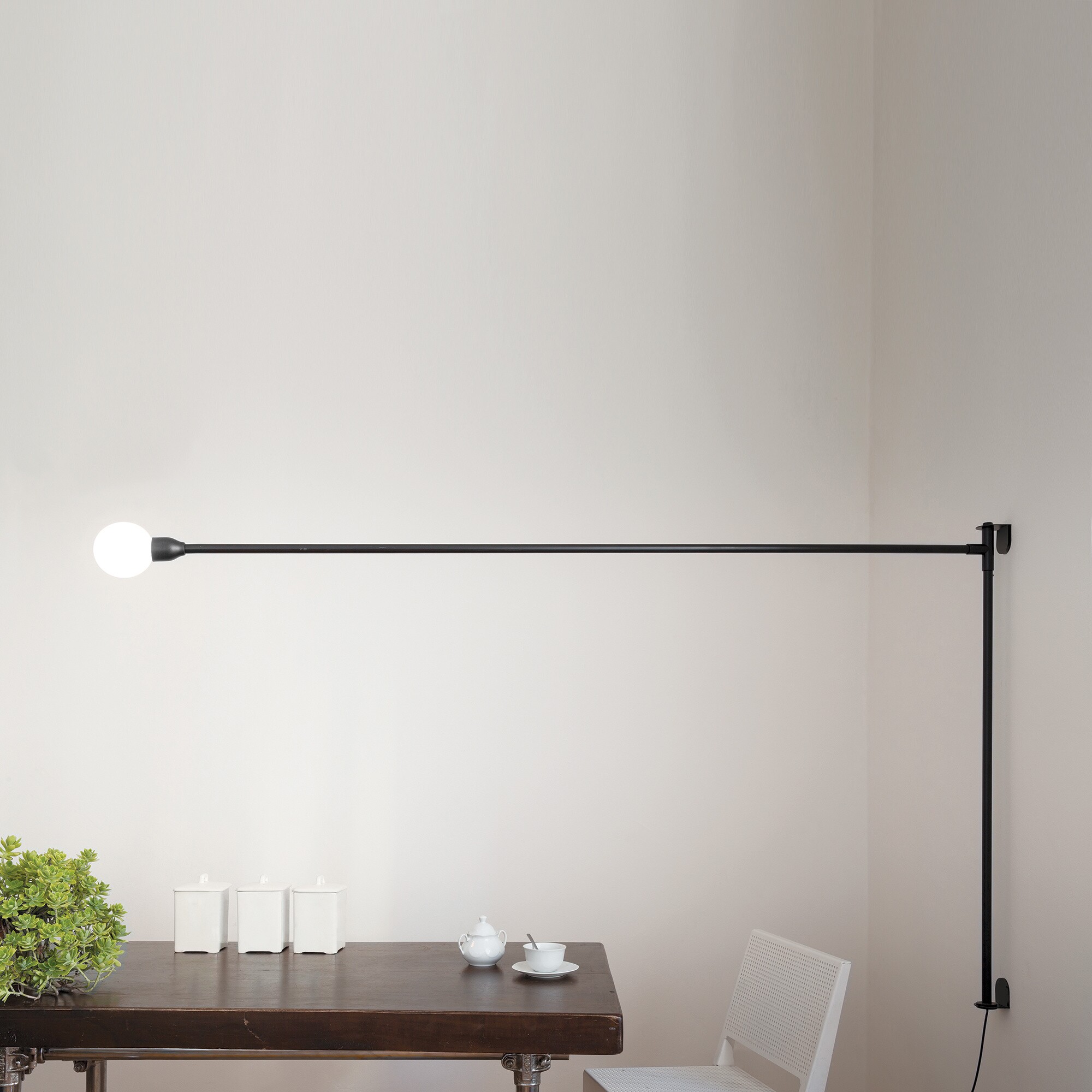 Potence Pivotante Wall Lamp