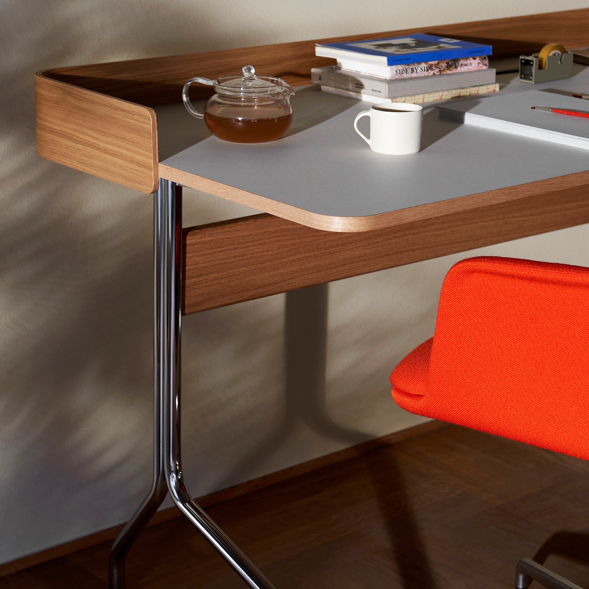 Pavilion AV17 Desk Frame Chrome