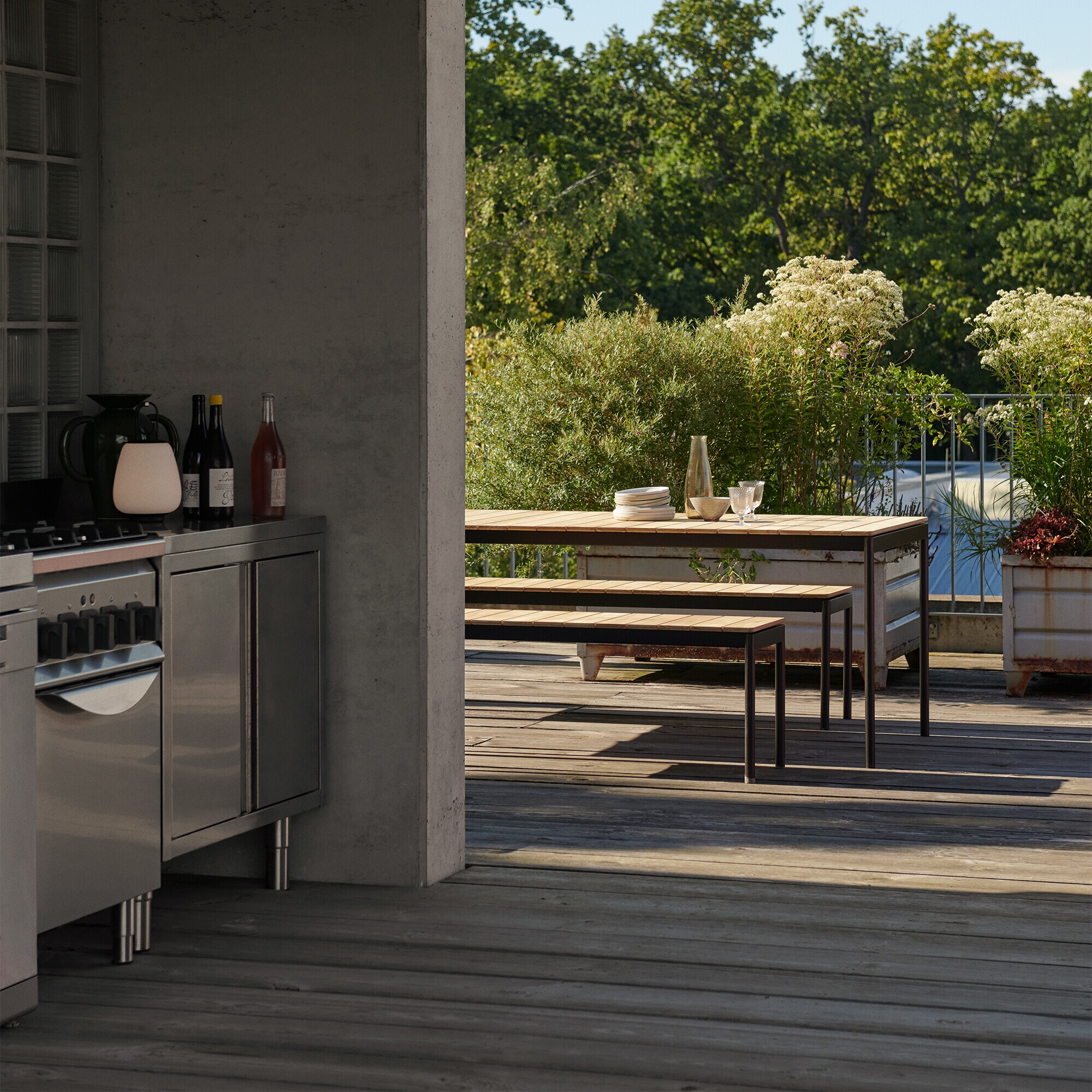 Ville AV26 Garden Table L