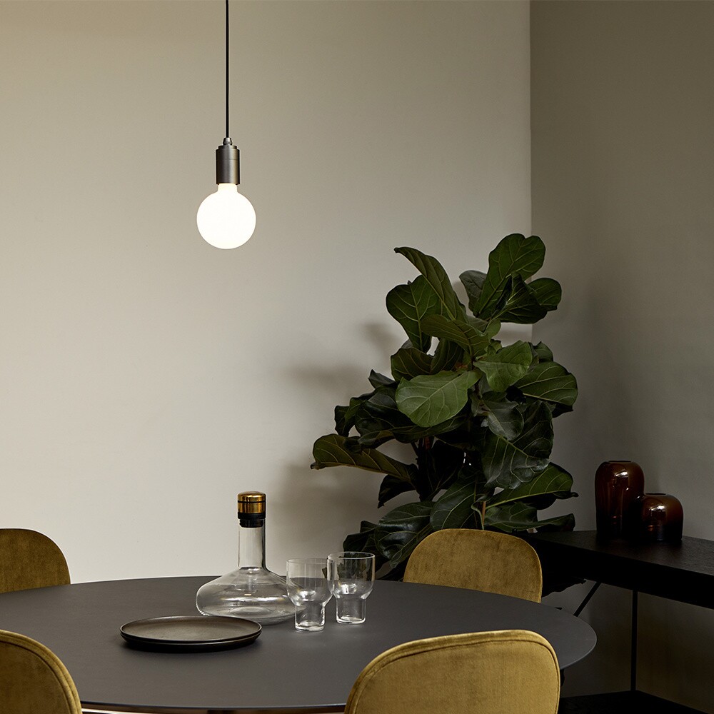 Sphere III LED E27 GLOBE 360° 7W =} 48W Dim To Warm