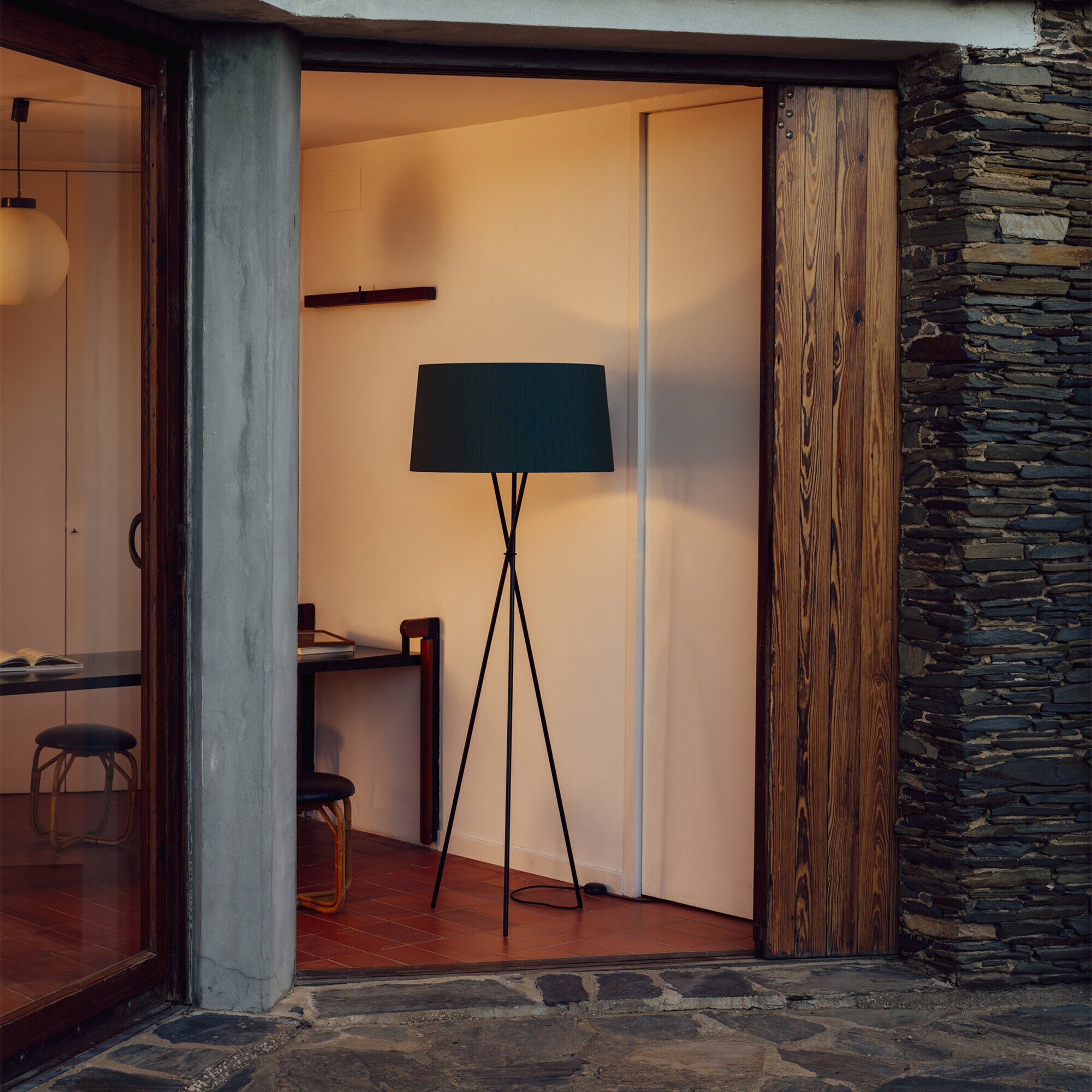 Trípode G5 Floor Lamp