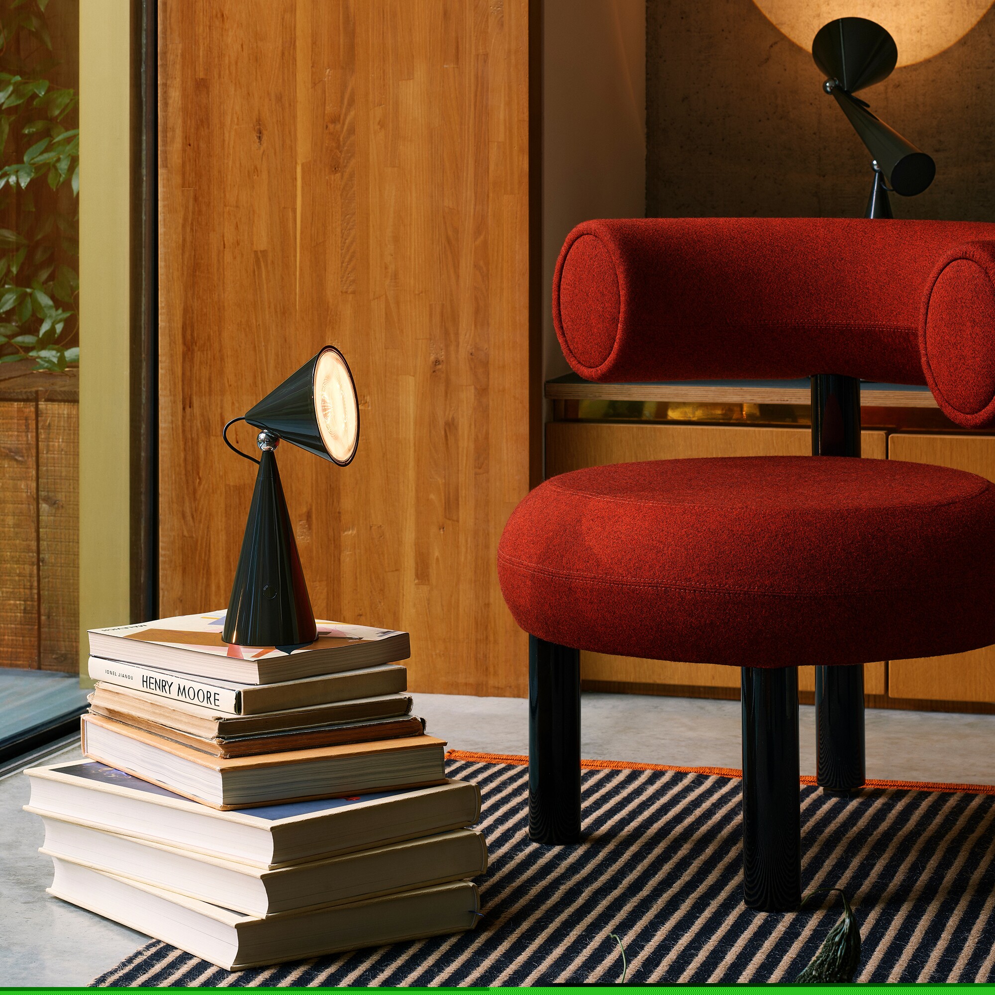 Pose LED Table Lamp with Battery