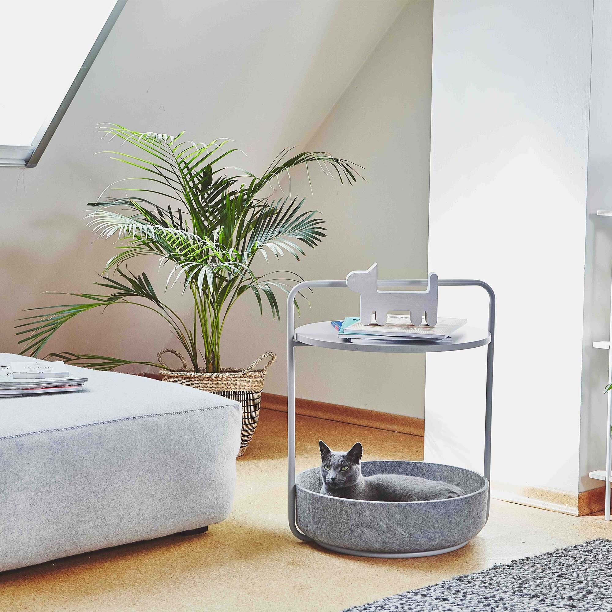 Tavolino Sidetable with Cat Basket