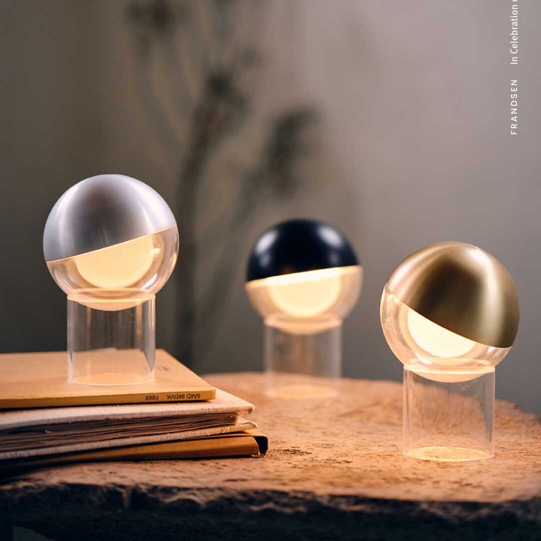 Pila Portable LED Lamp with Battery