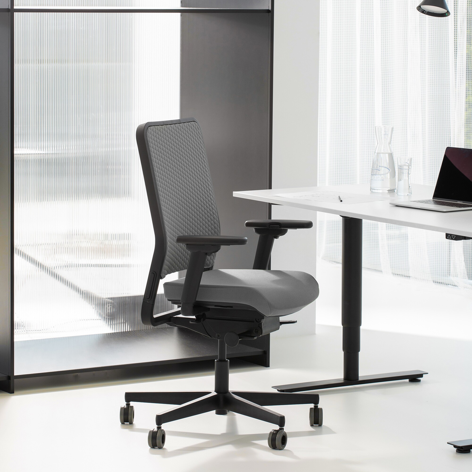 W1C Low Office Chair Backrest Flat Upholstery