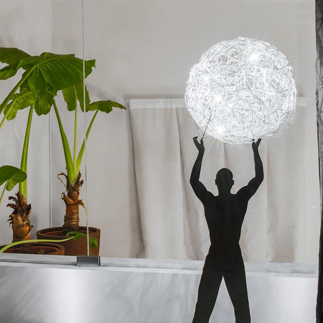 Uomo Della Luce S Table lamp