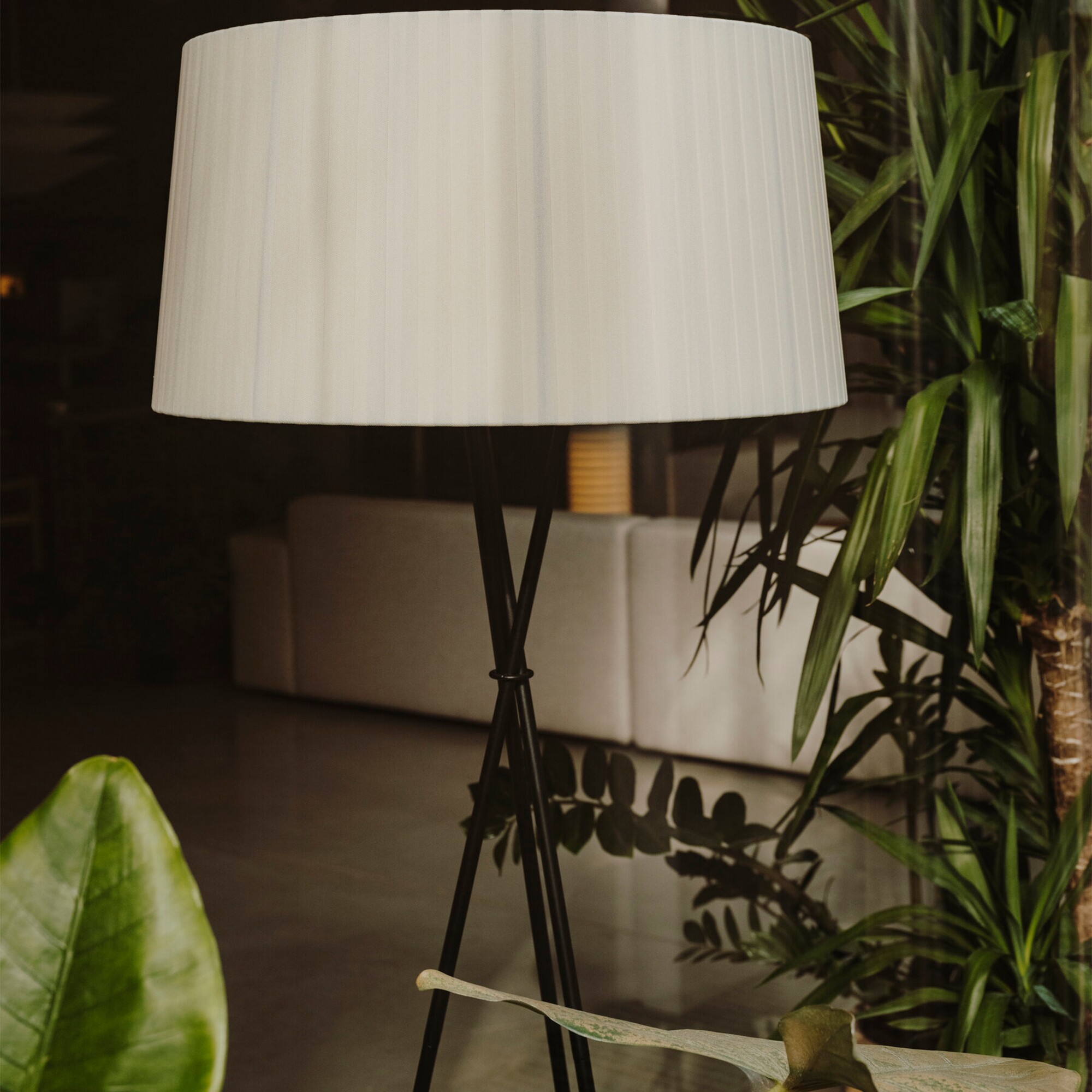 Trípode G5 Floor Lamp