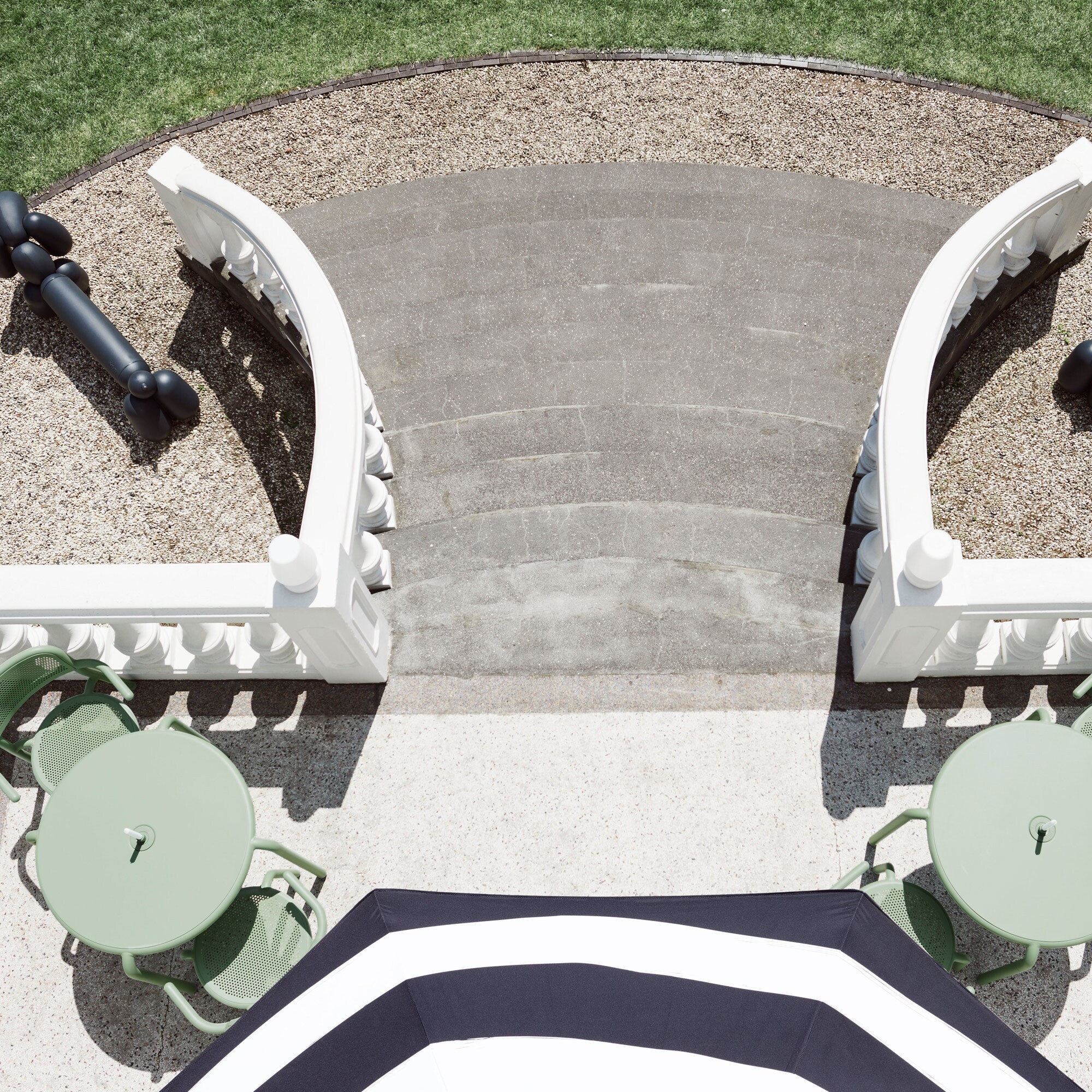 Toní Bistro Table + Garden Armchair