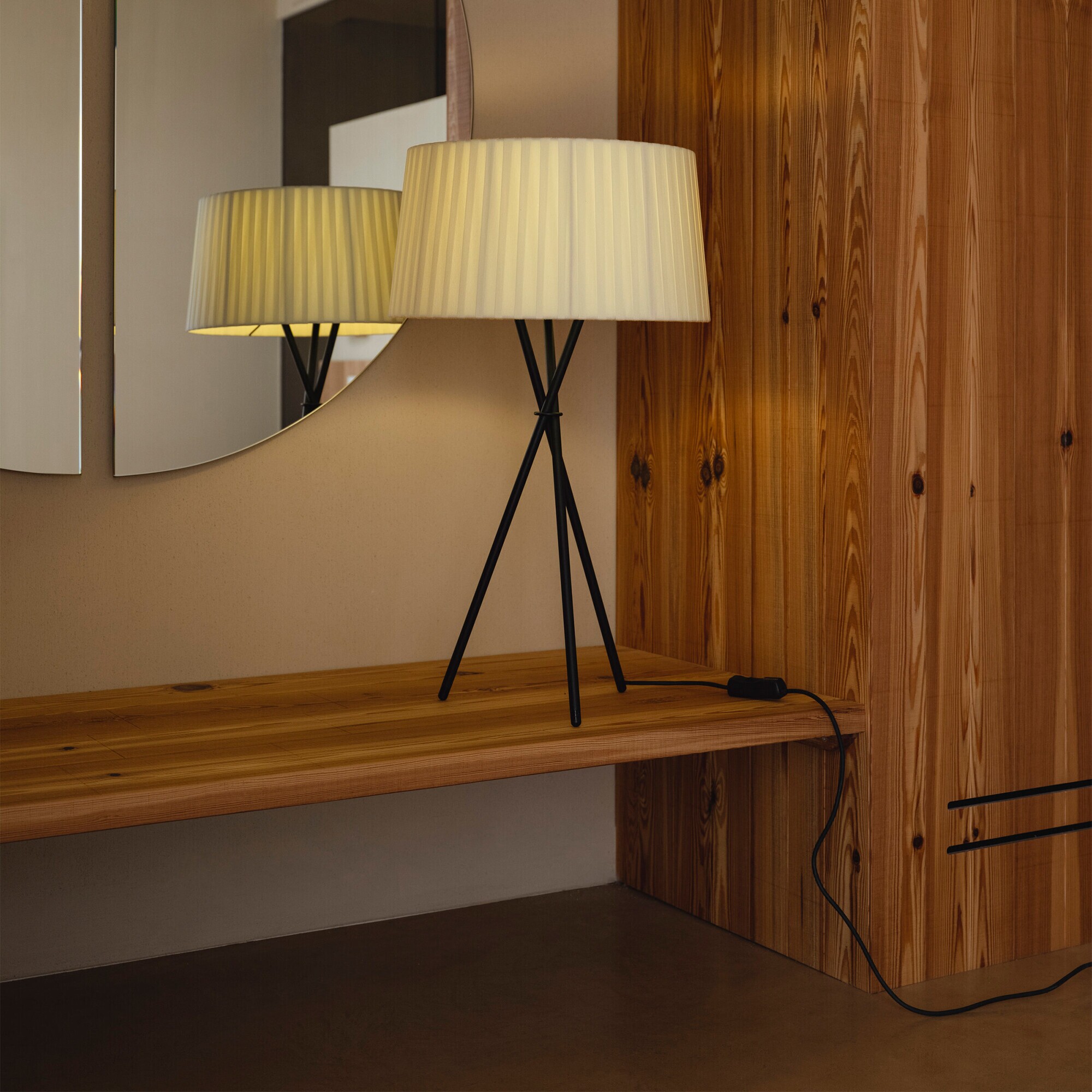 Tripode G6 Table Lamp