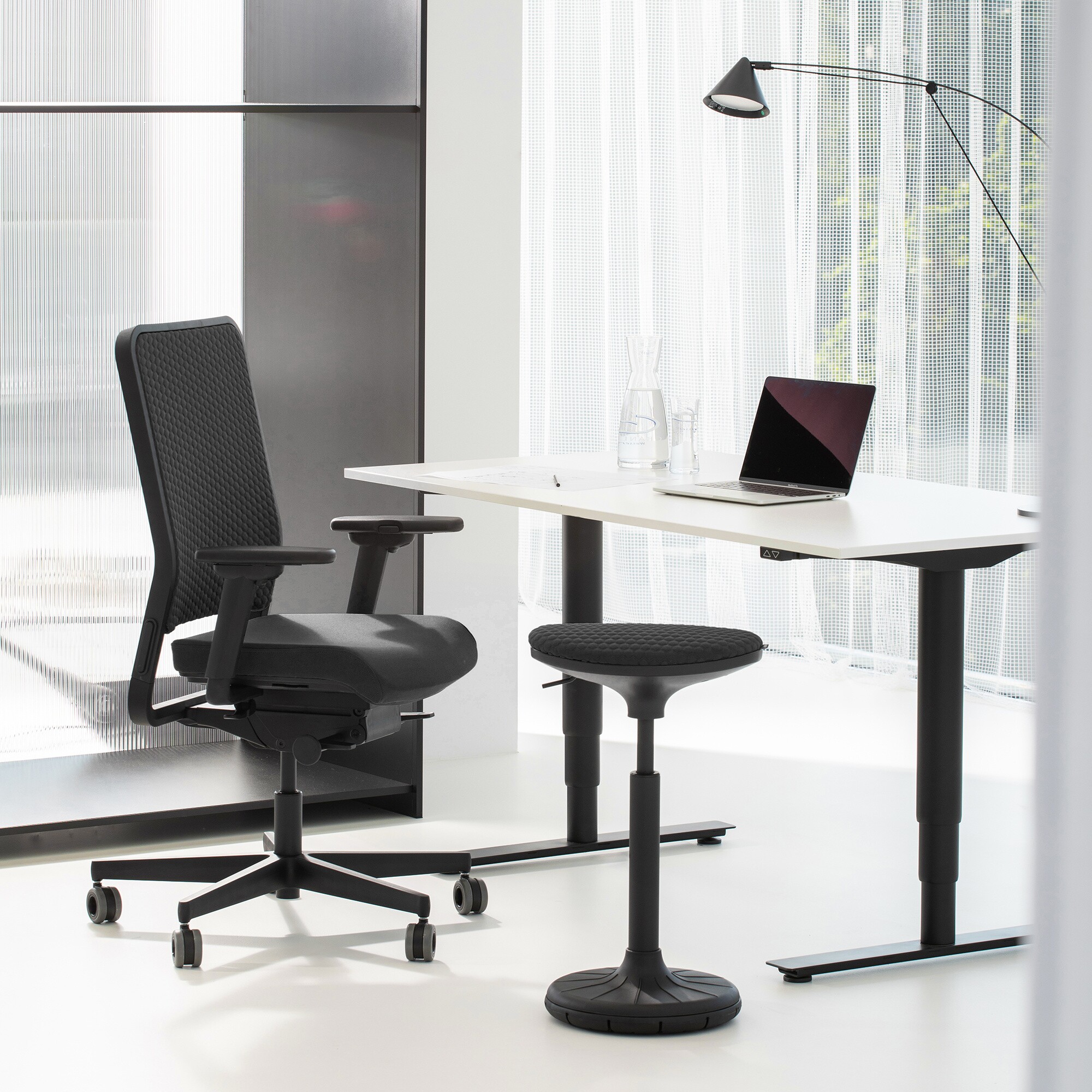 W1C Low Office Chair Backrest Flat Upholstery