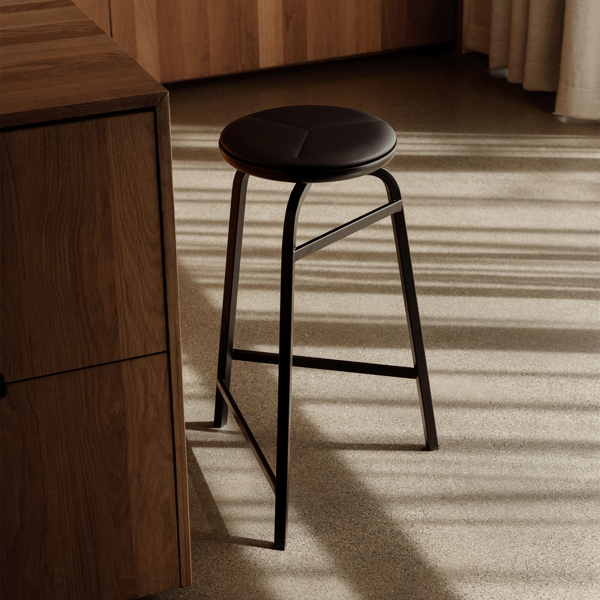 Treble Barstool Seat Surface Leather 65cm