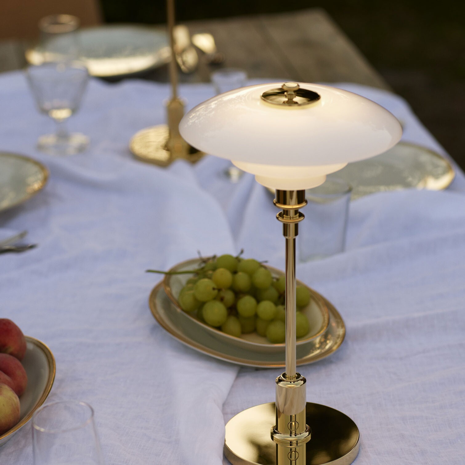 PH 2/1 Portable LED Table Lamp with Battery