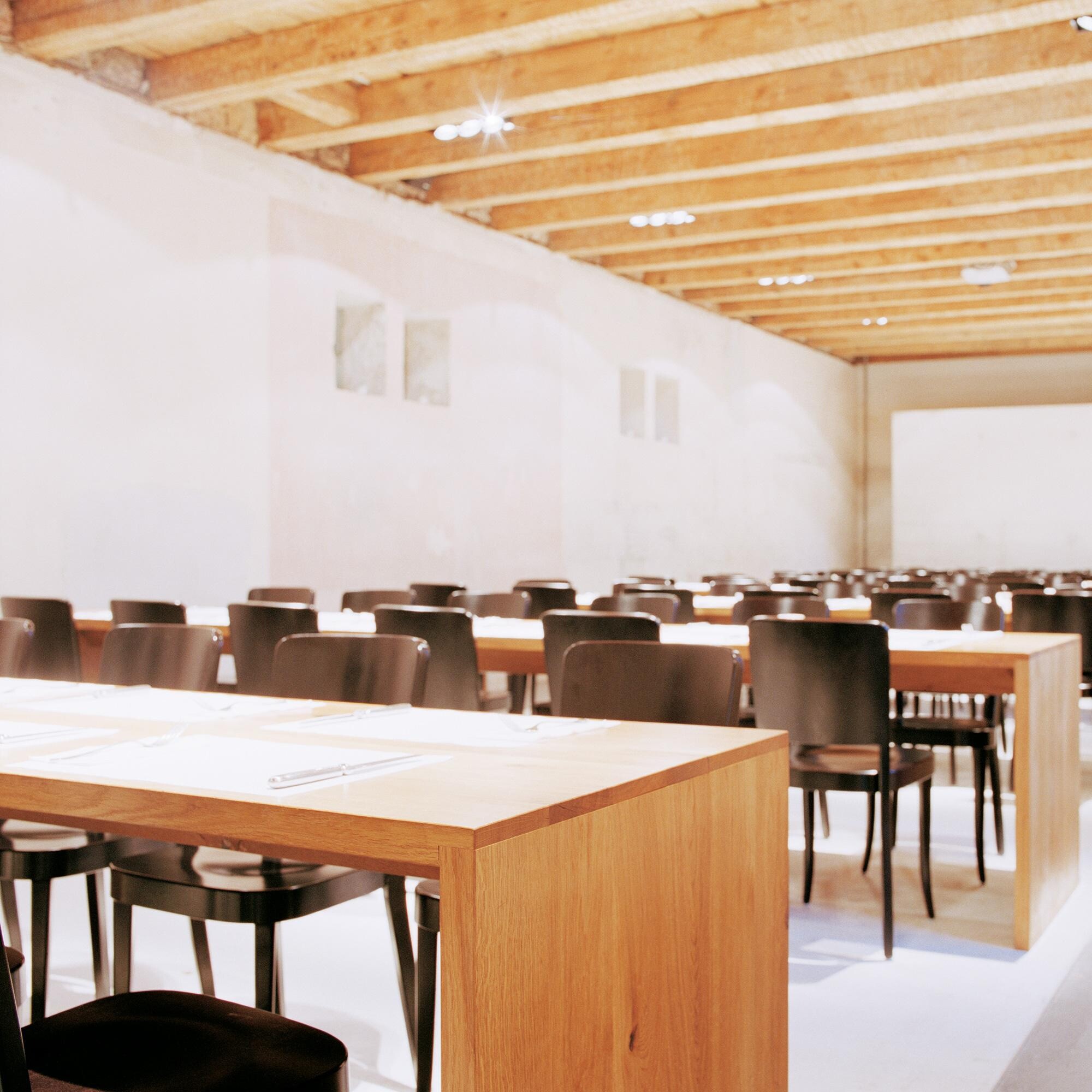 Ponte Dining Table