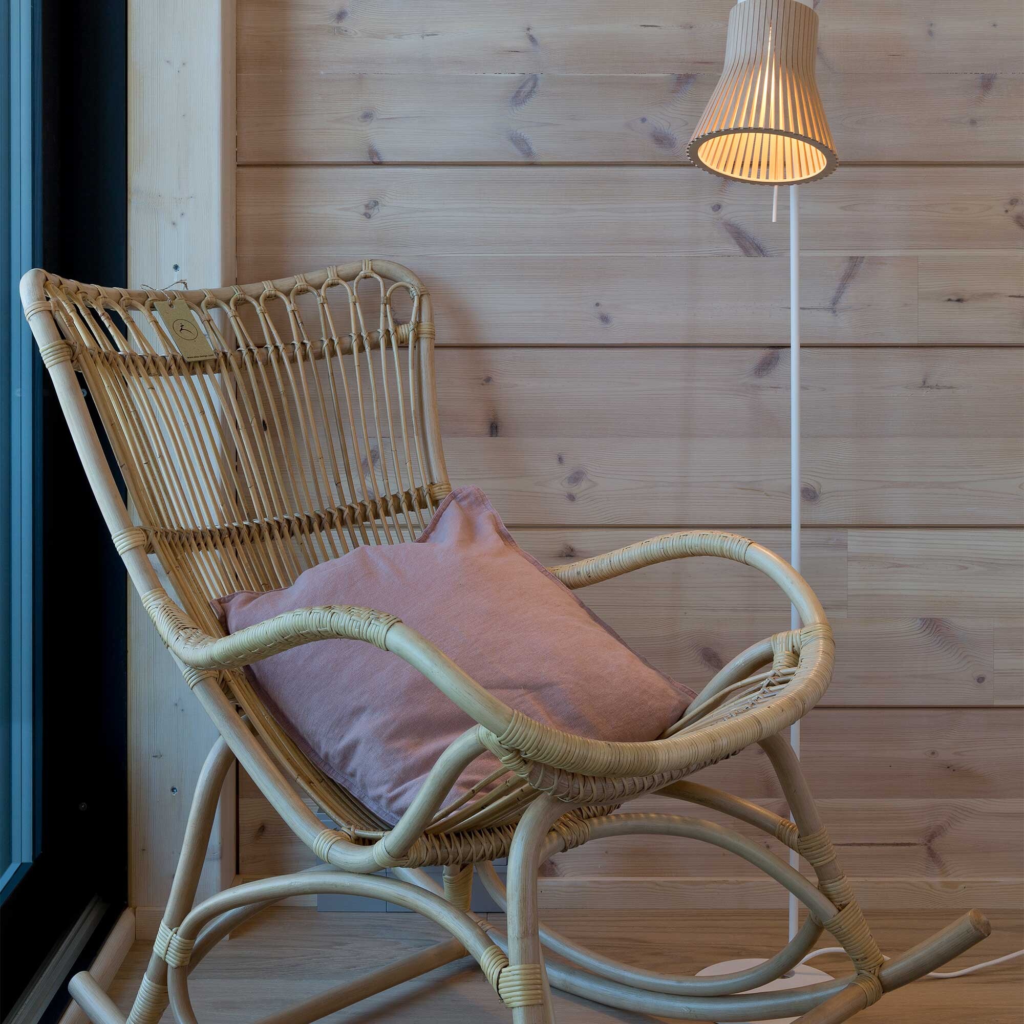 Petite 4610 Floor Lamp