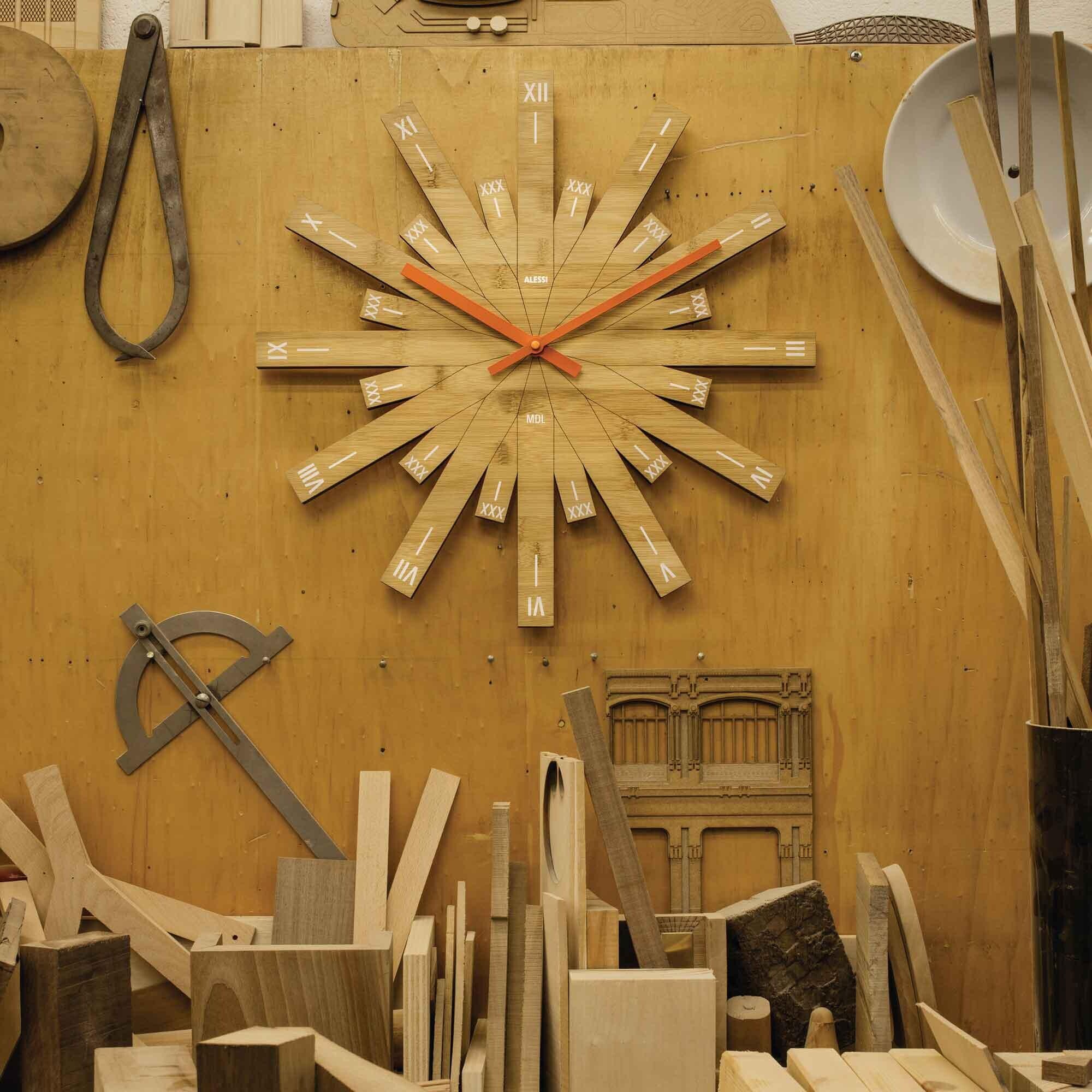 Raggiante Wall Clock