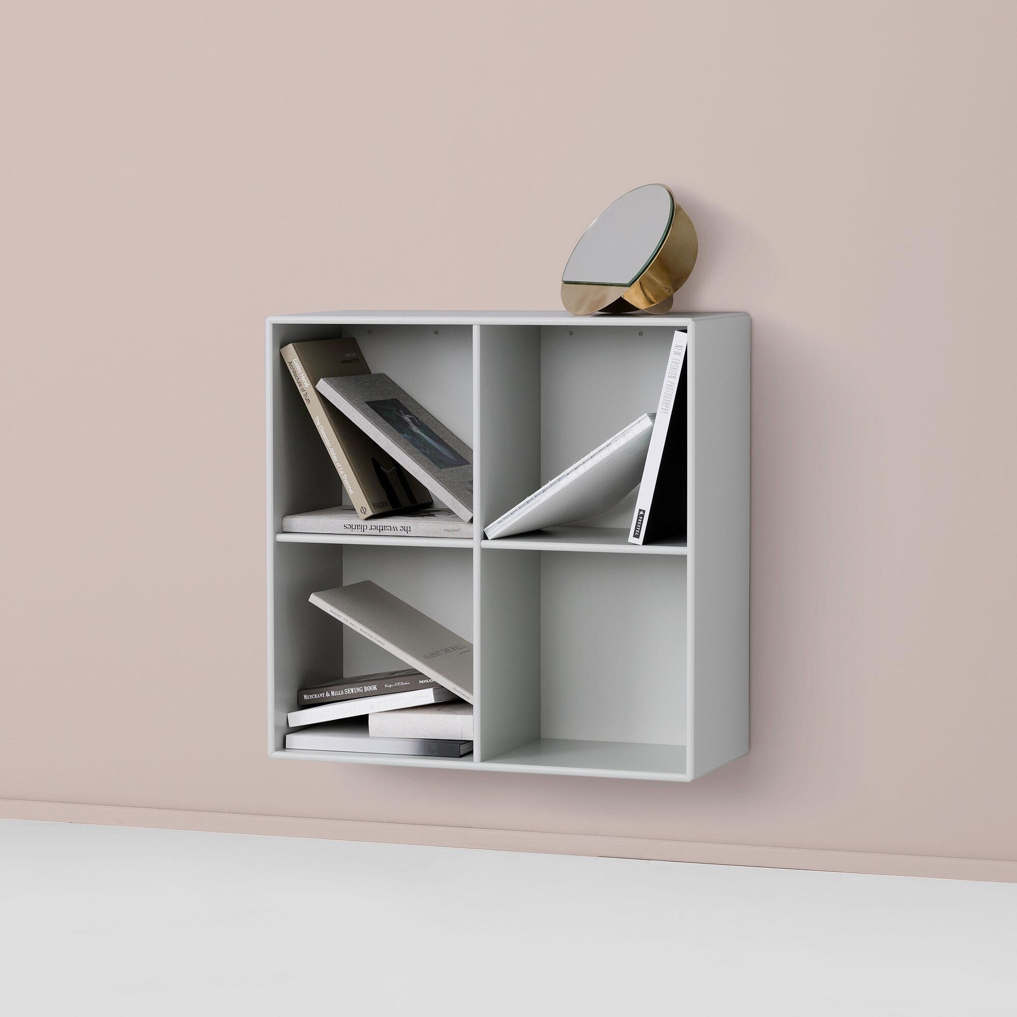 Show Shelf with Wall Hang