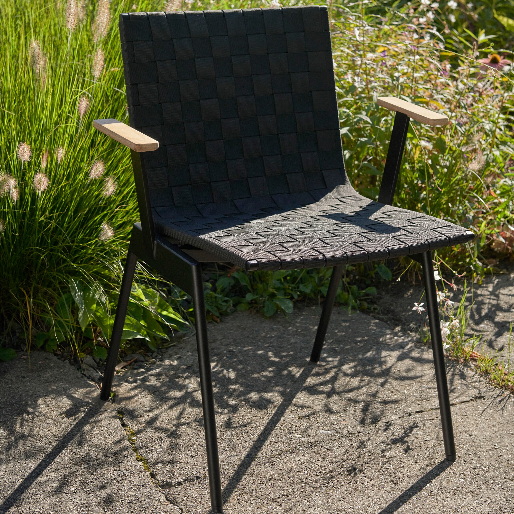 Ville AV34 Garden Armchair