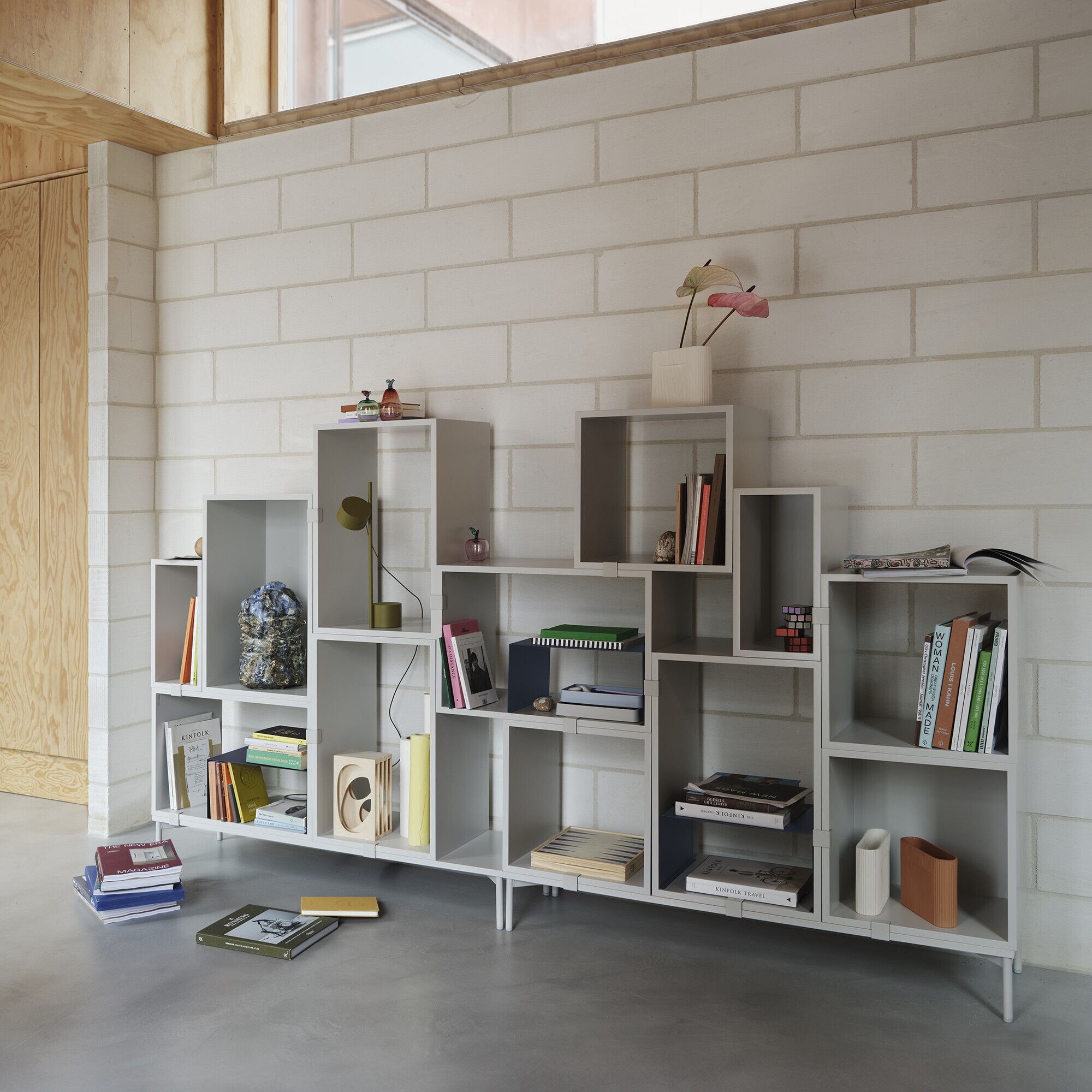 Stacked 2.0 Podium with Tube Frame 131x35cm